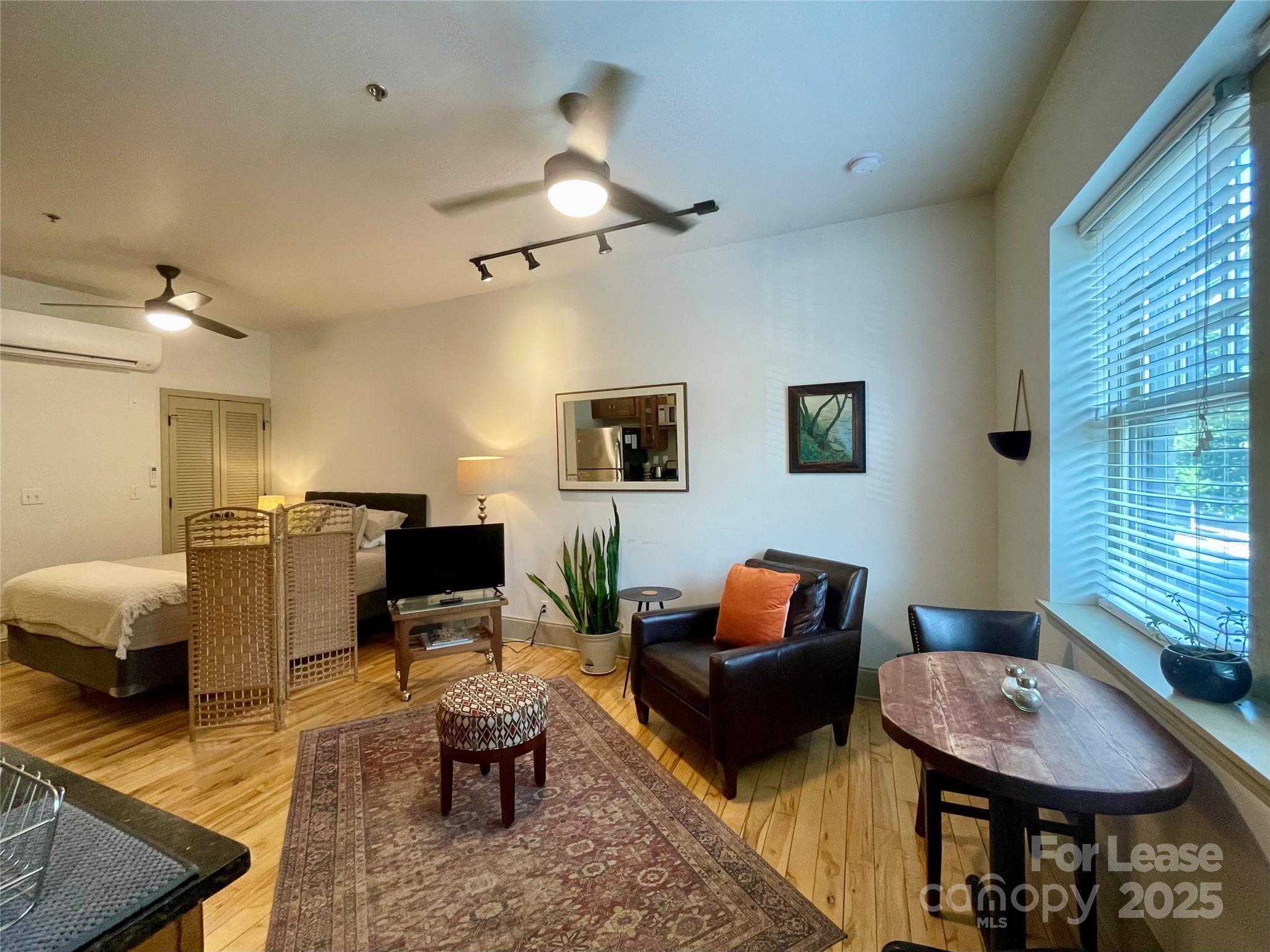 5 W Walnut Street 202 Property Photo 5