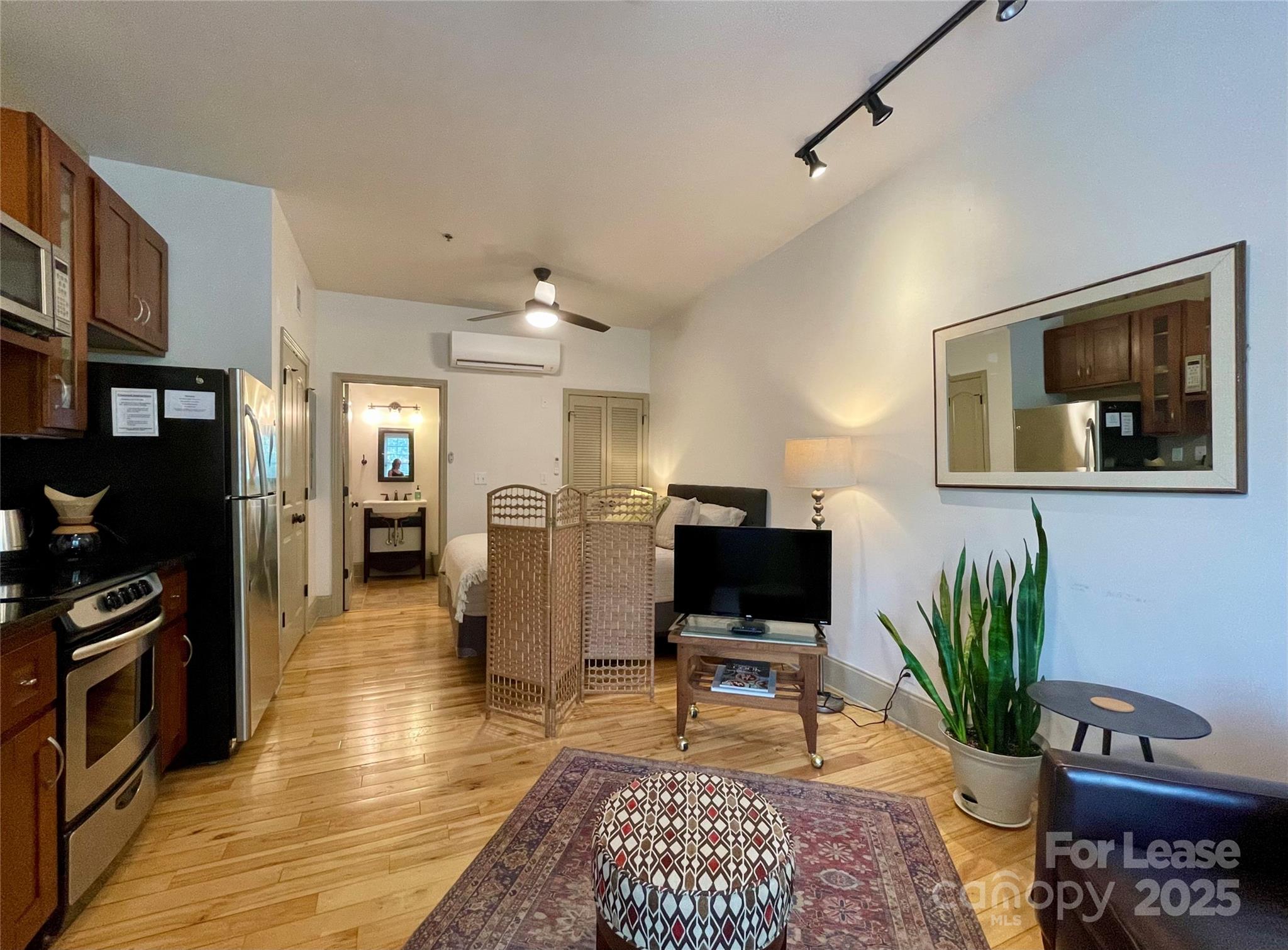 5 W Walnut Street 202 Property Photo 10