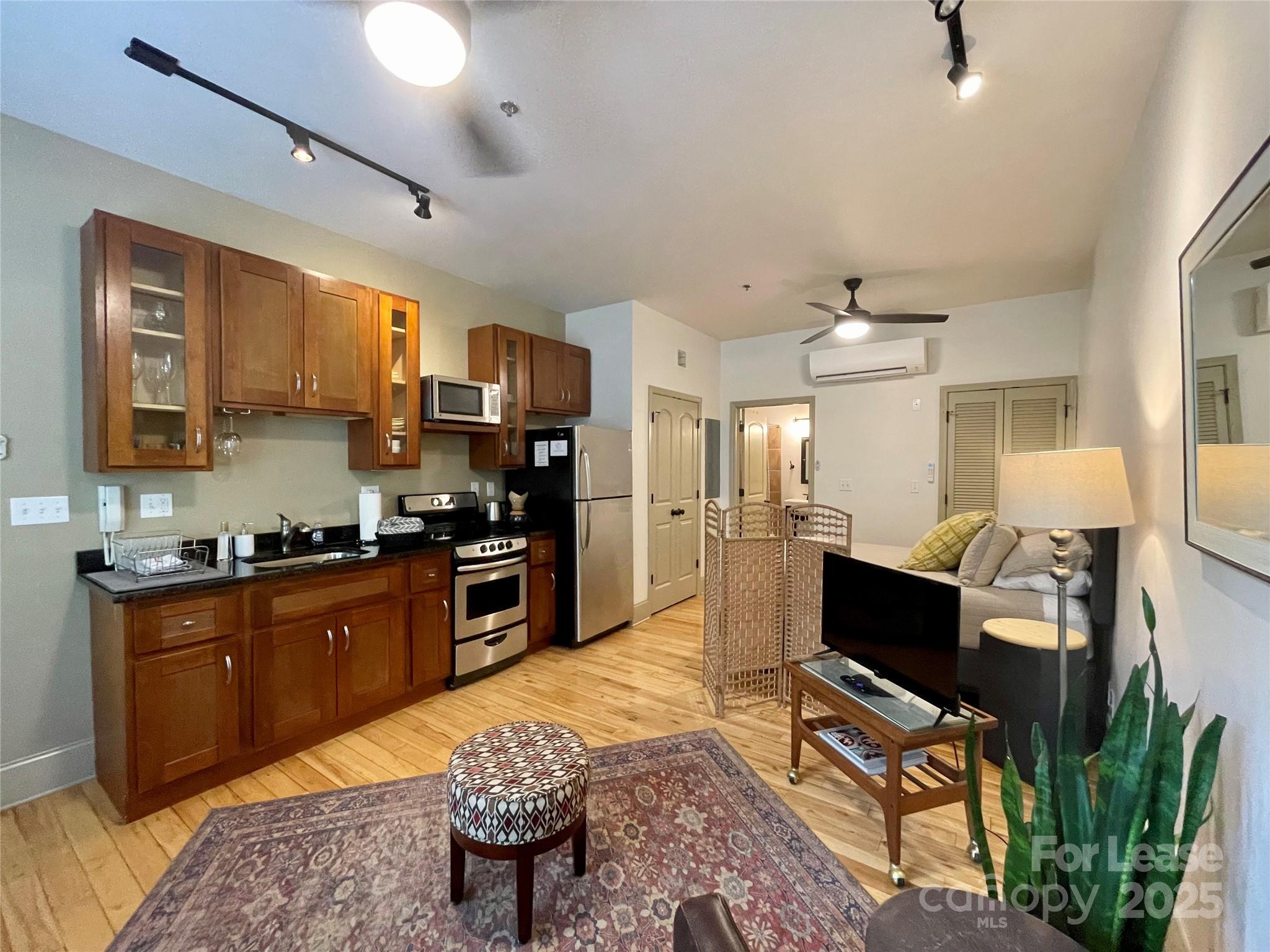 5 W Walnut Street 202 Property Photo 11