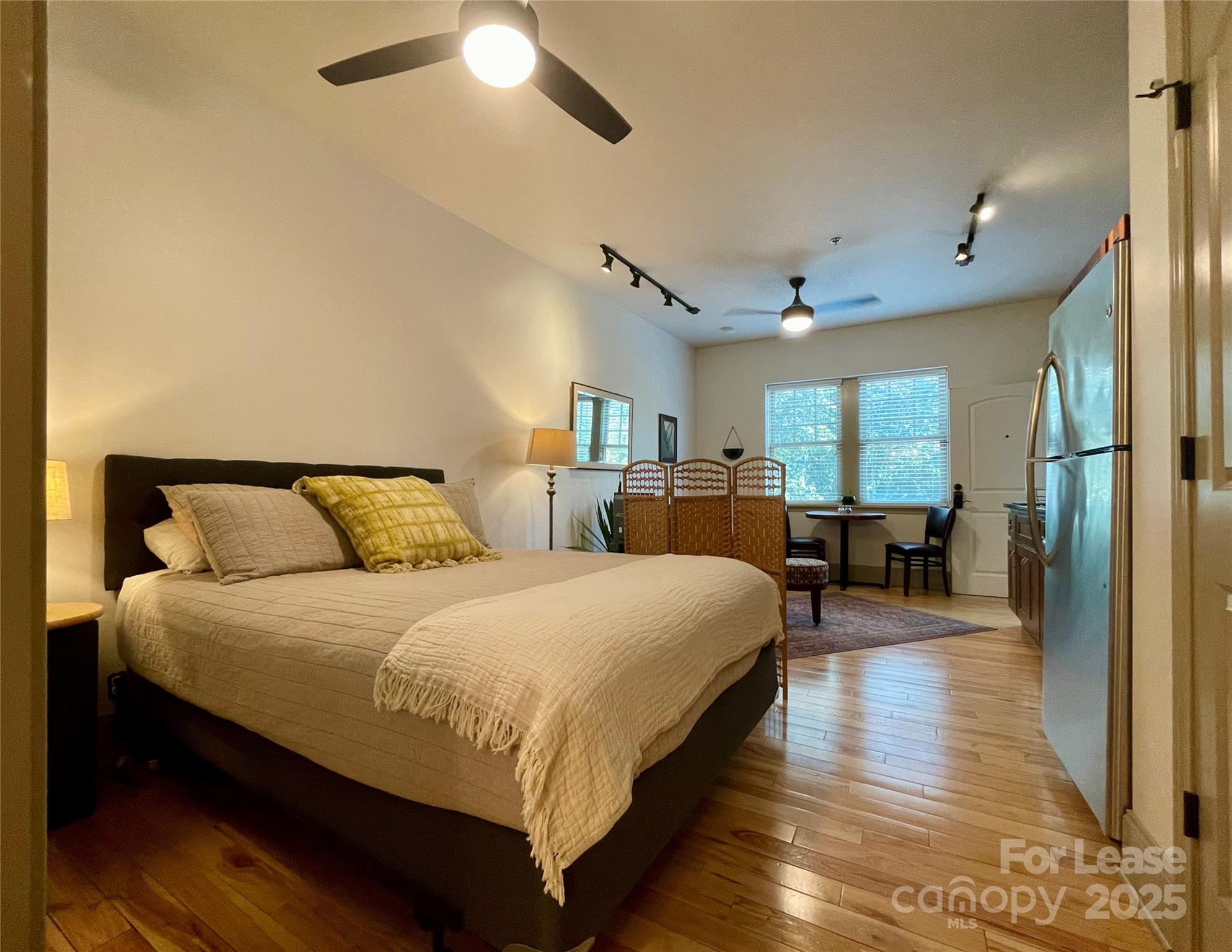 5 W Walnut Street 202 Property Photo 12