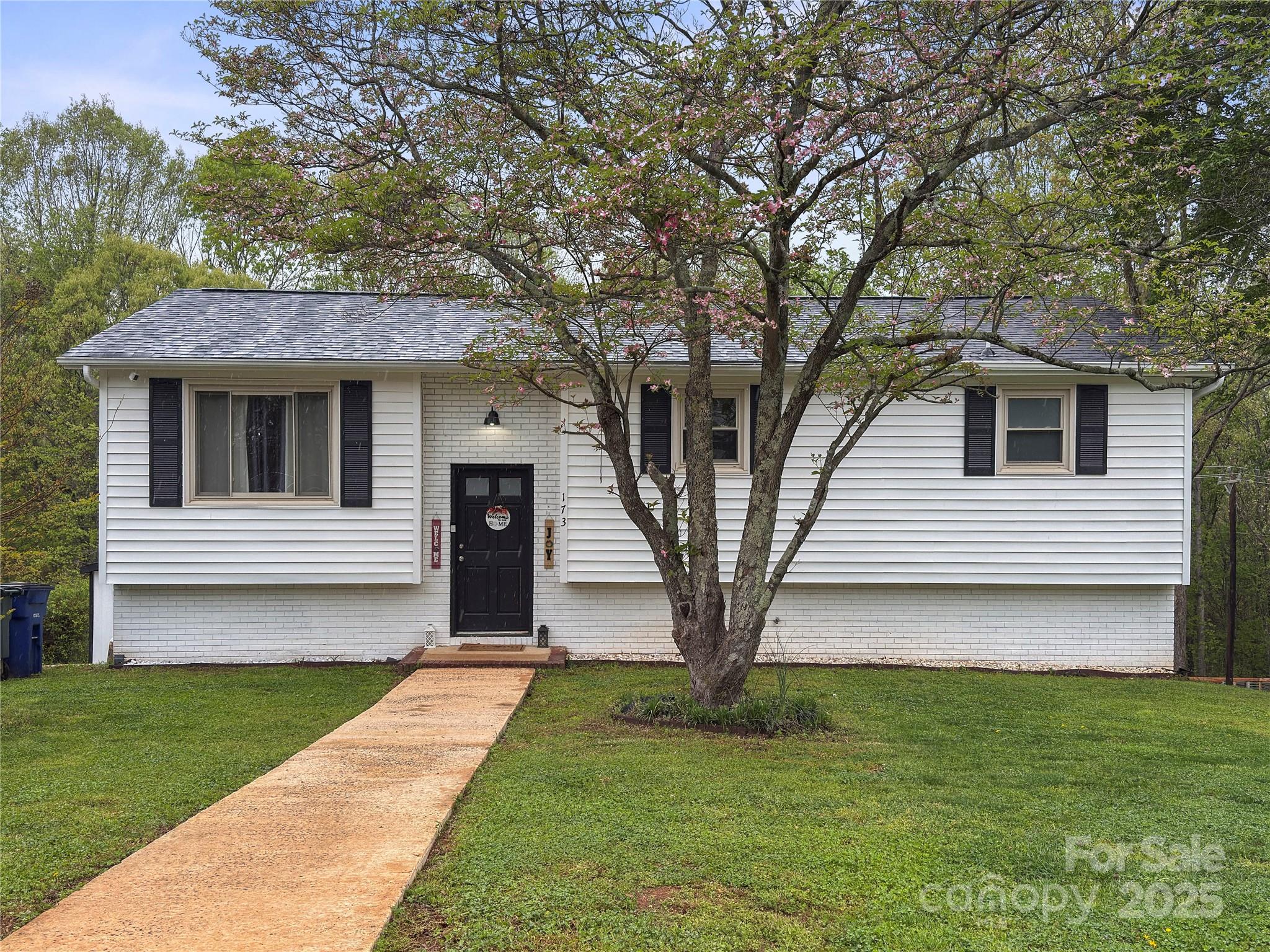 173 8th Avenue Property Photo