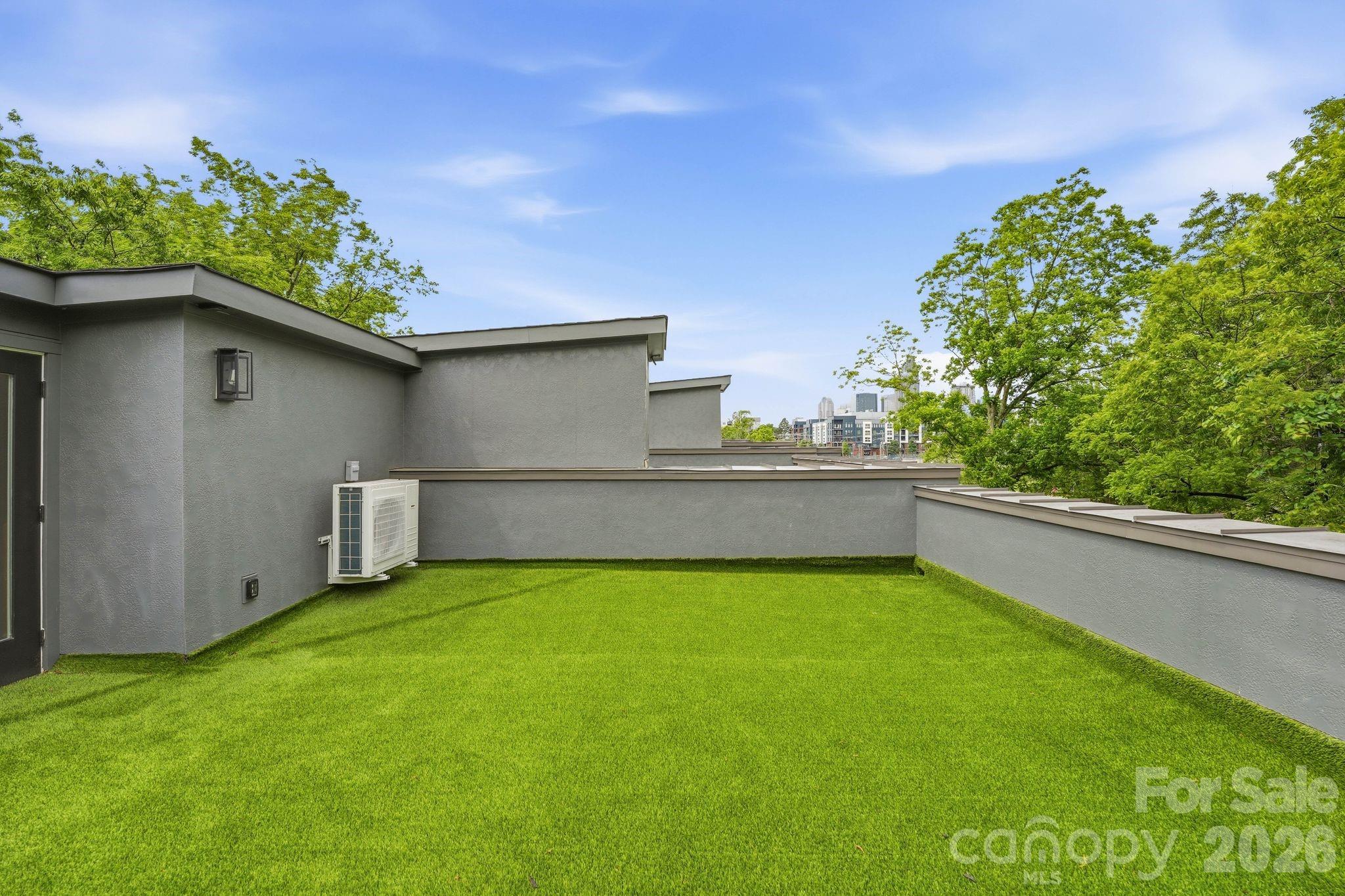 604 E 16th Street Property Photo 9