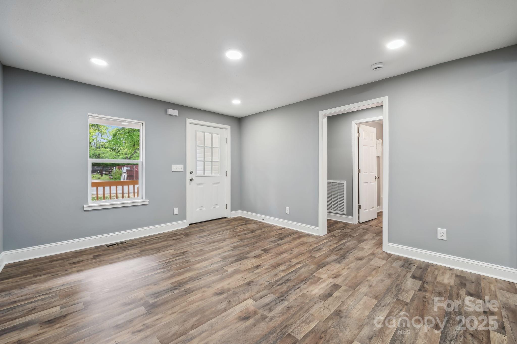 606 & 608 Hampton Road Property Photo 6