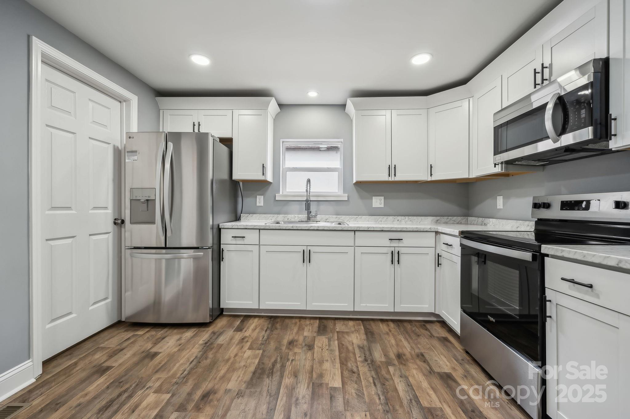 606 & 608 Hampton Road Property Photo 7