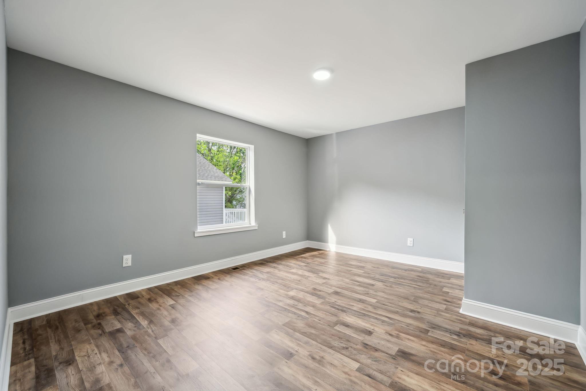 606 & 608 Hampton Road Property Photo 8