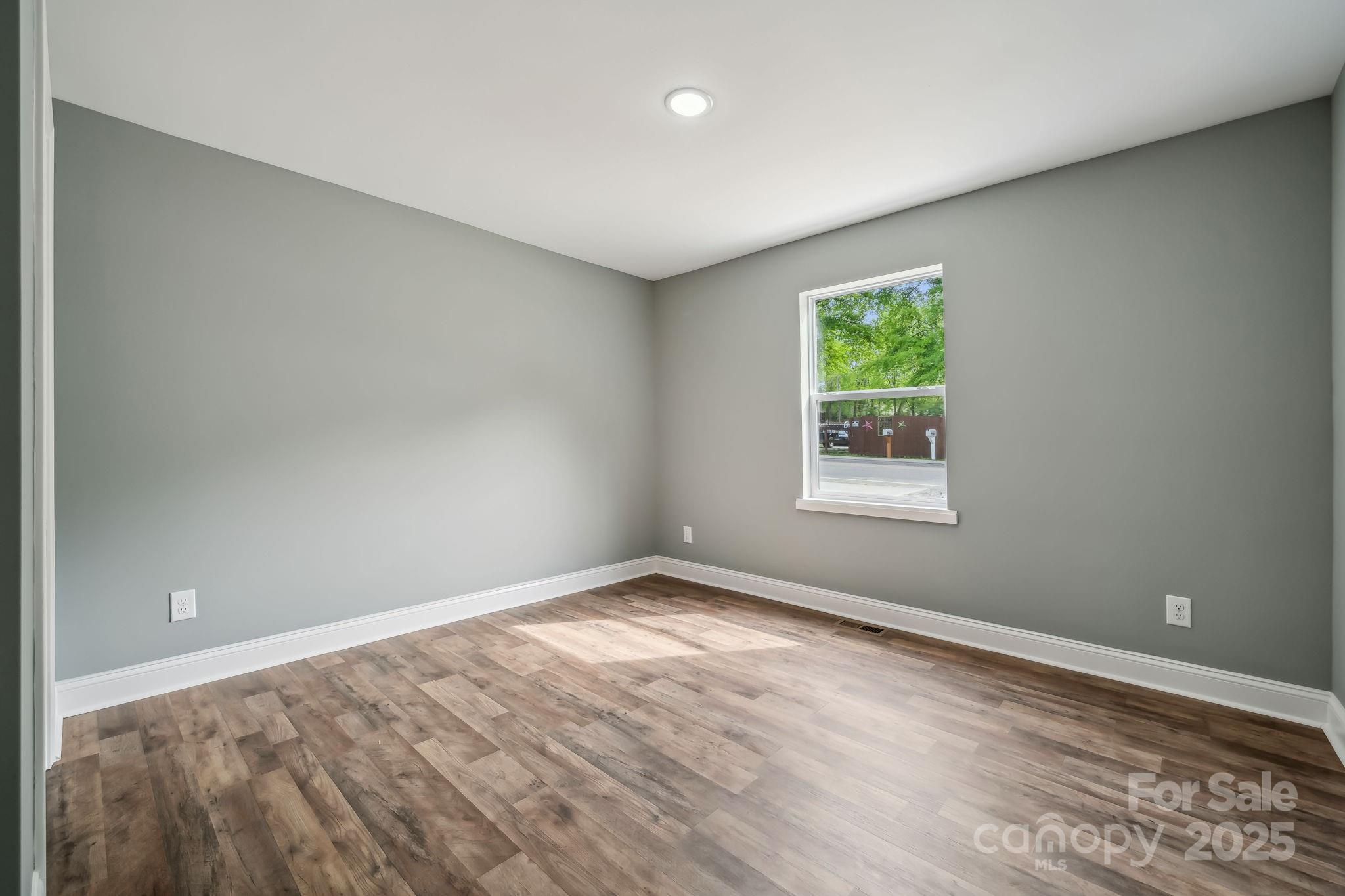 606 & 608 Hampton Road Property Photo 22