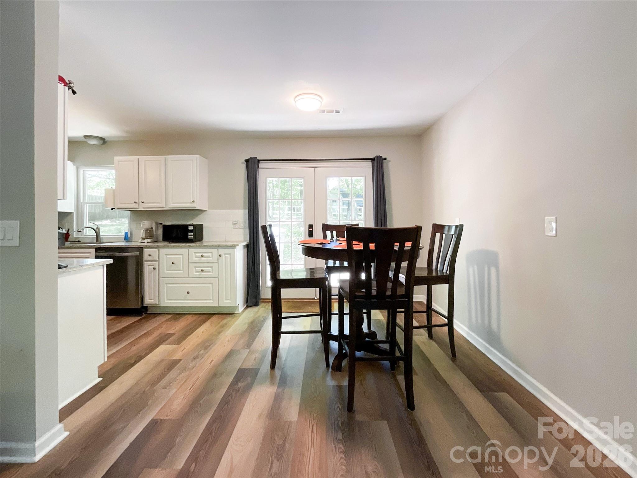 2113 Killarney Place Property Photo 6