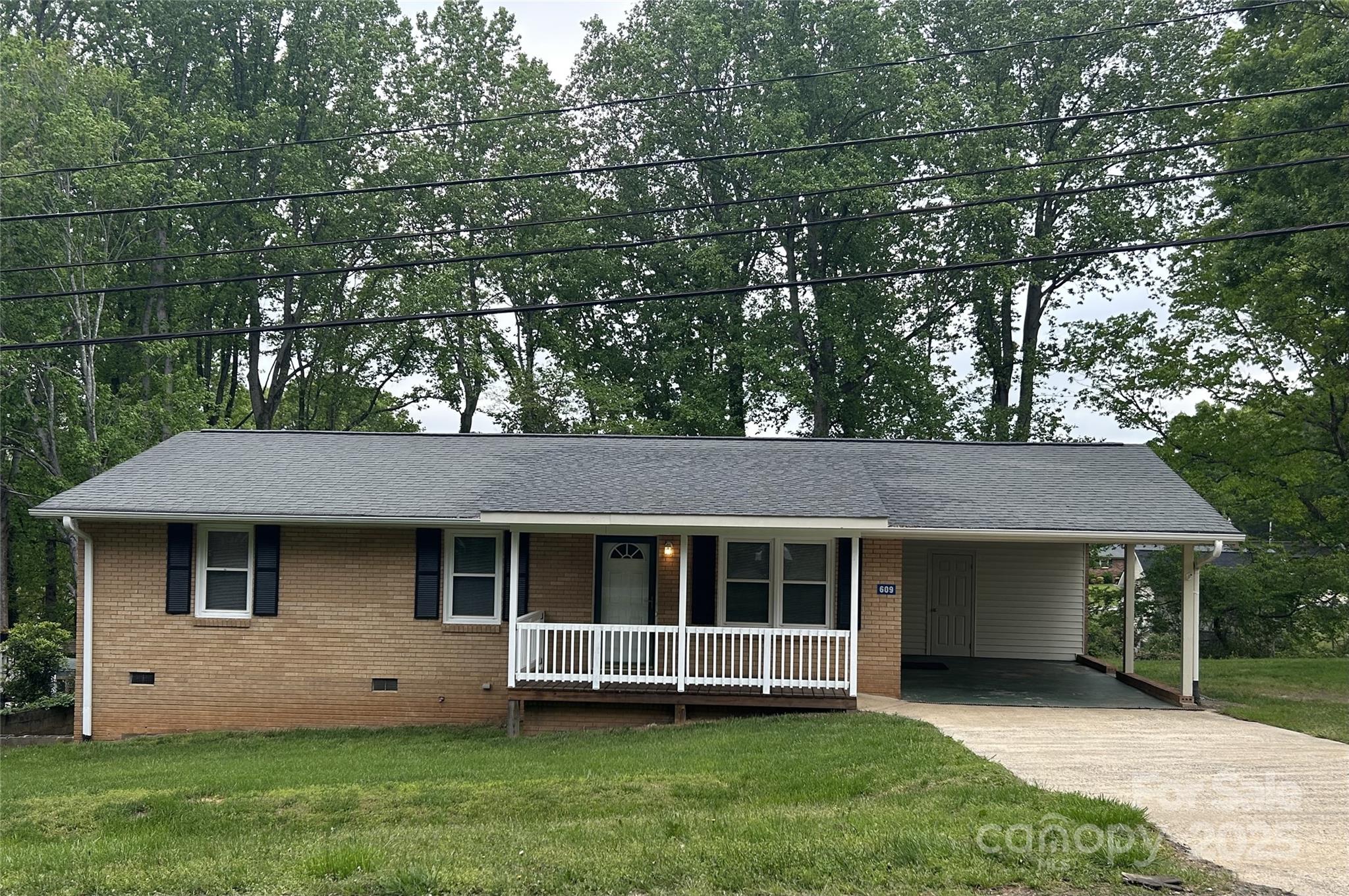 609 E Maine Avenue Property Photo