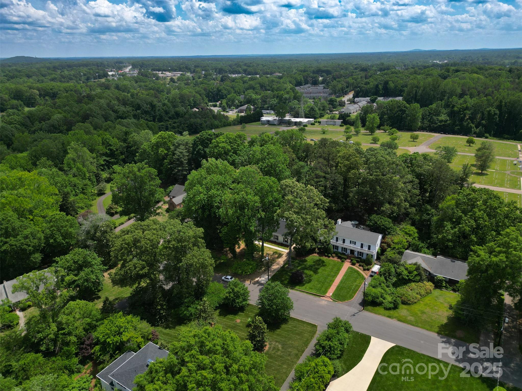 2601 Pinewood Road Property Photo 4