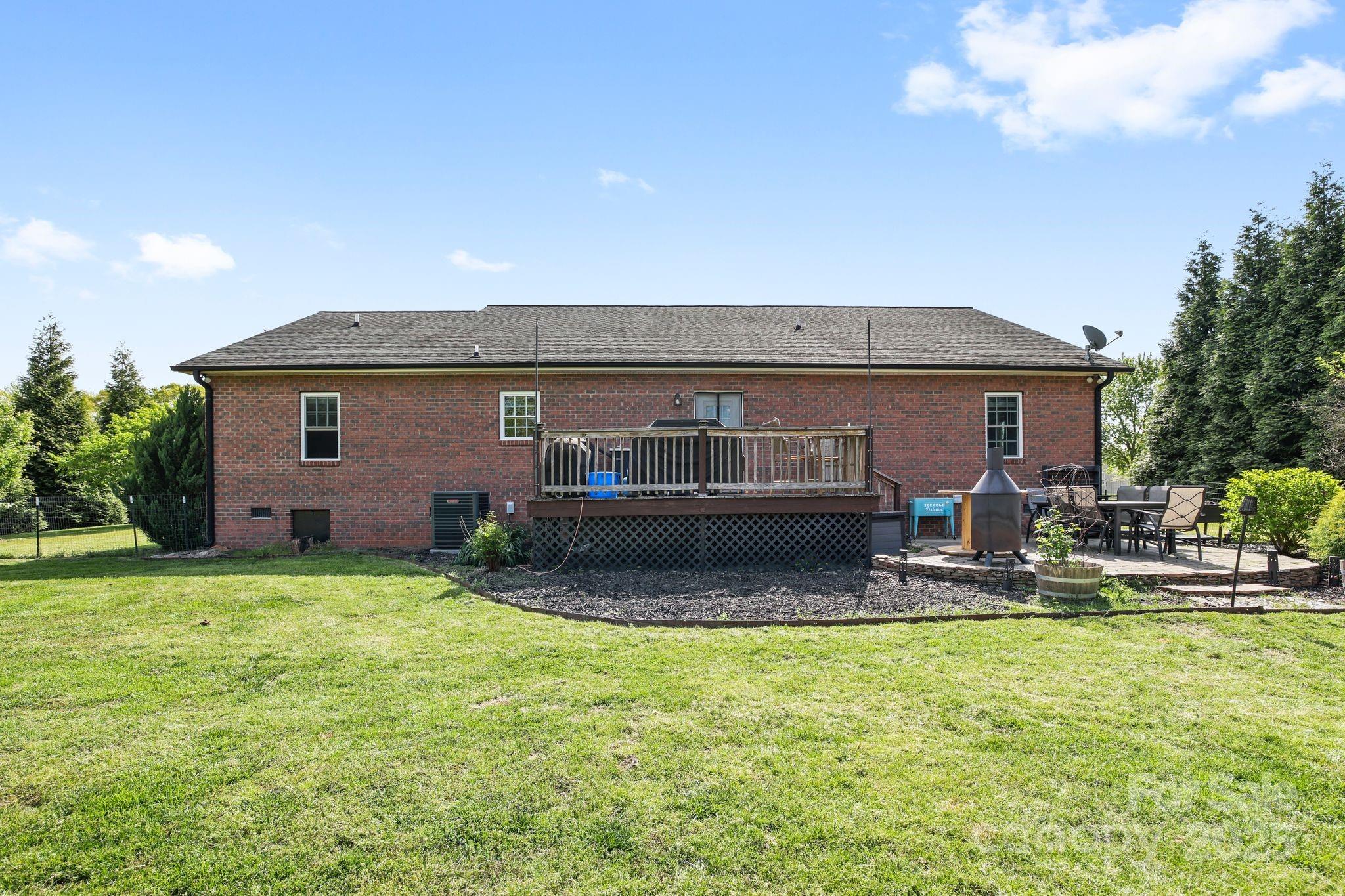 131 Fieldhaven Place Property Photo 4