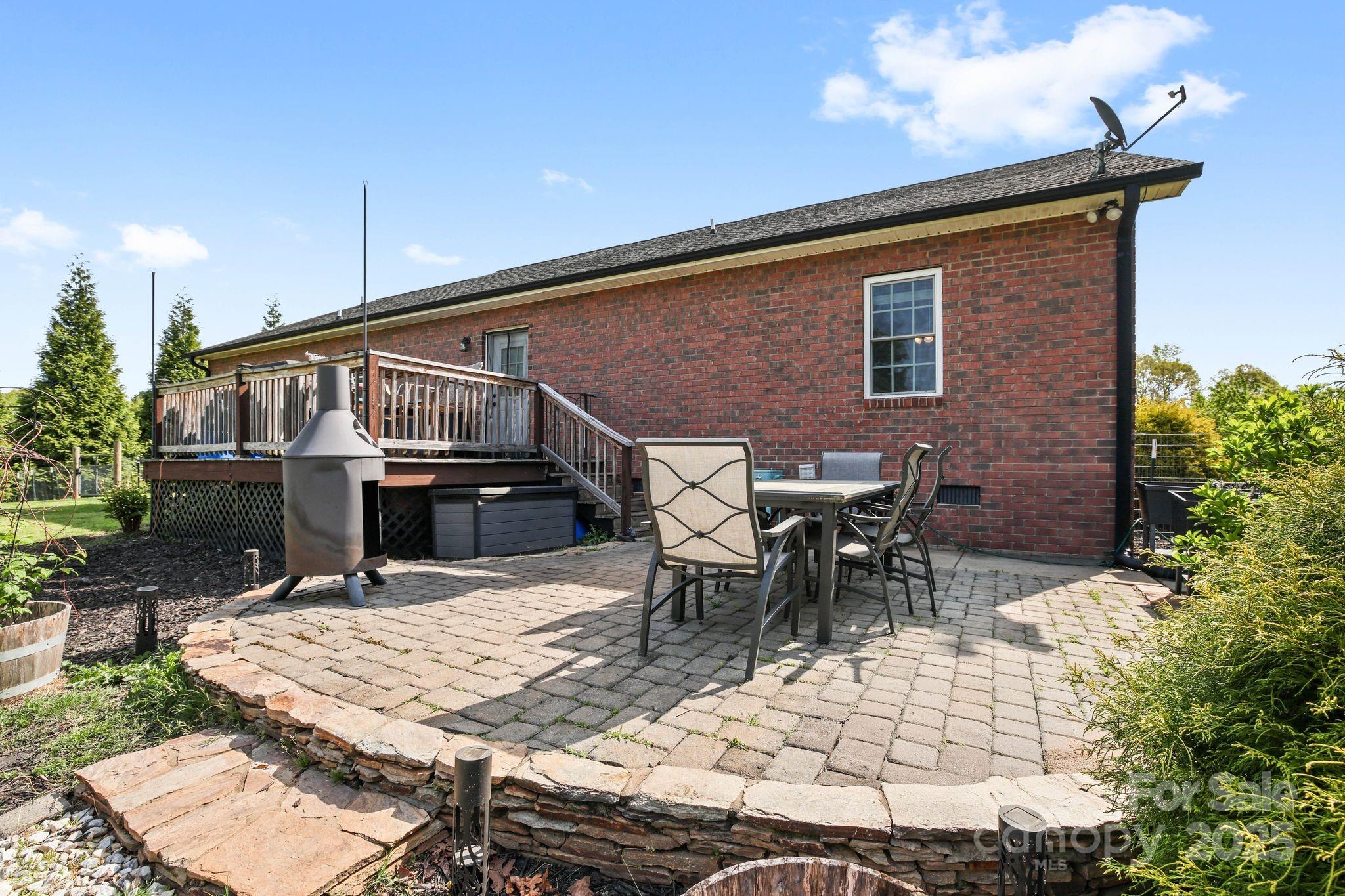131 Fieldhaven Place Property Photo 5