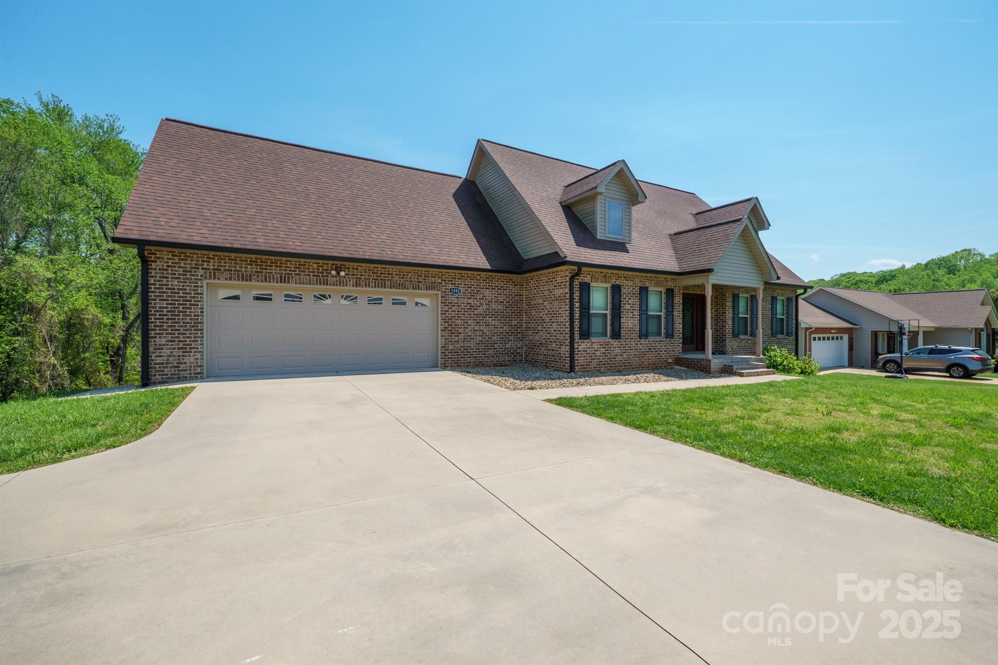 1592 Farmington Hills Drive Property Photo