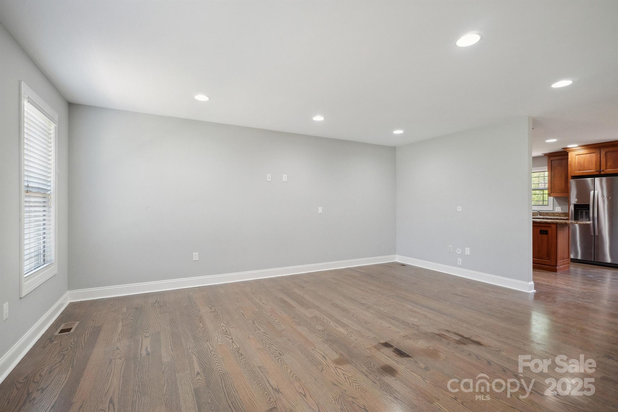 1592 Farmington Hills Drive Property Photo 3