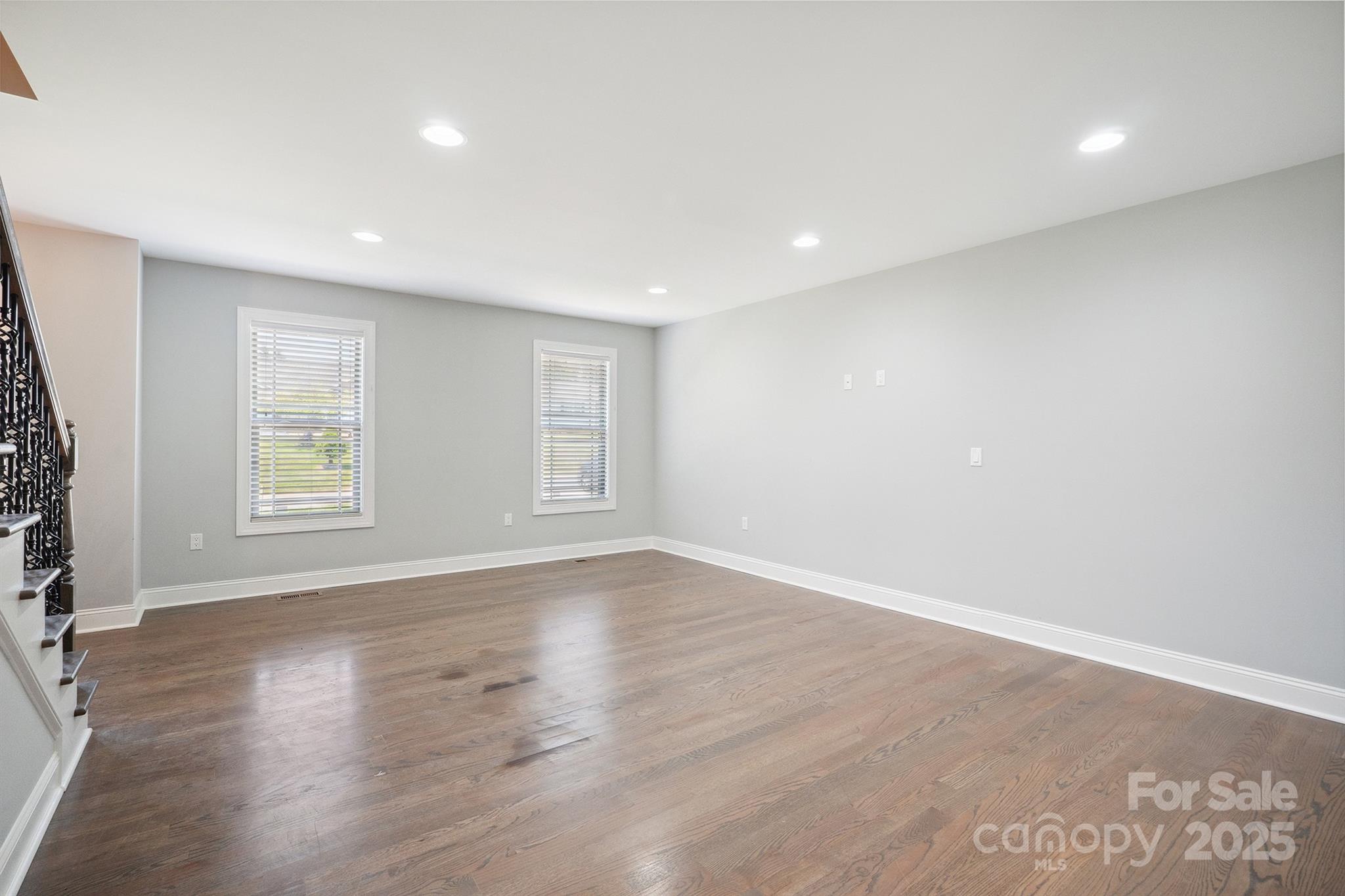 1592 Farmington Hills Drive Property Photo 4