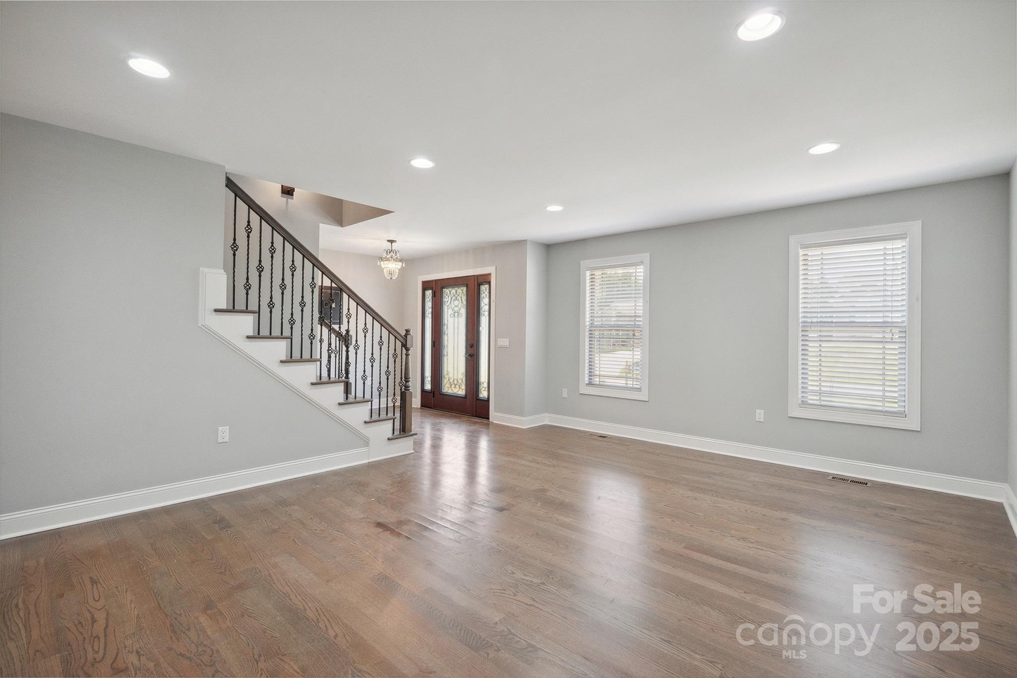 1592 Farmington Hills Drive Property Photo 5