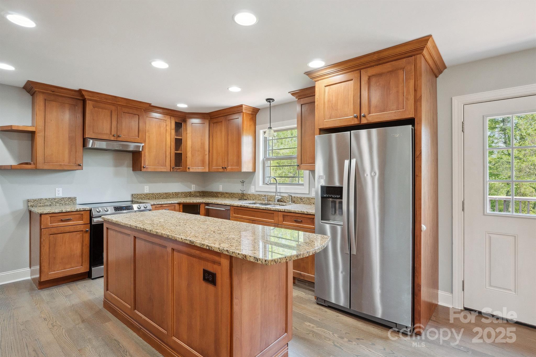 1592 Farmington Hills Drive Property Photo 6