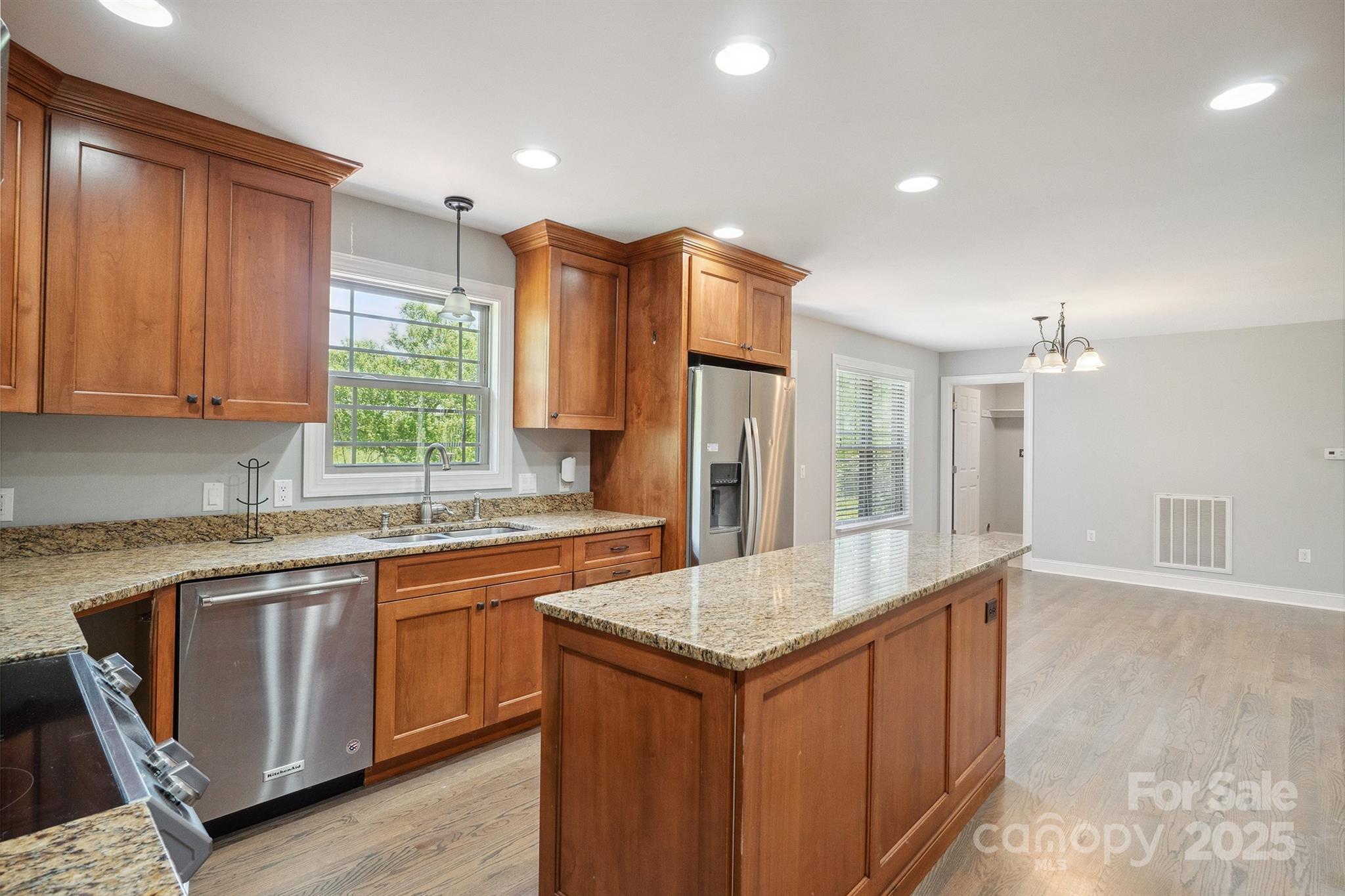 1592 Farmington Hills Drive Property Photo 7