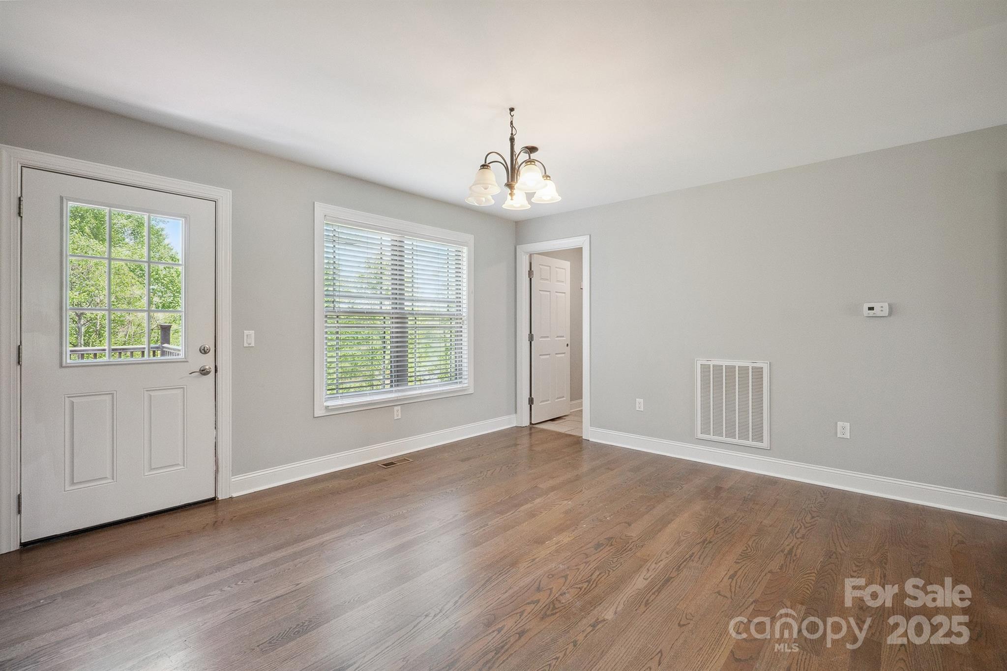 1592 Farmington Hills Drive Property Photo 9