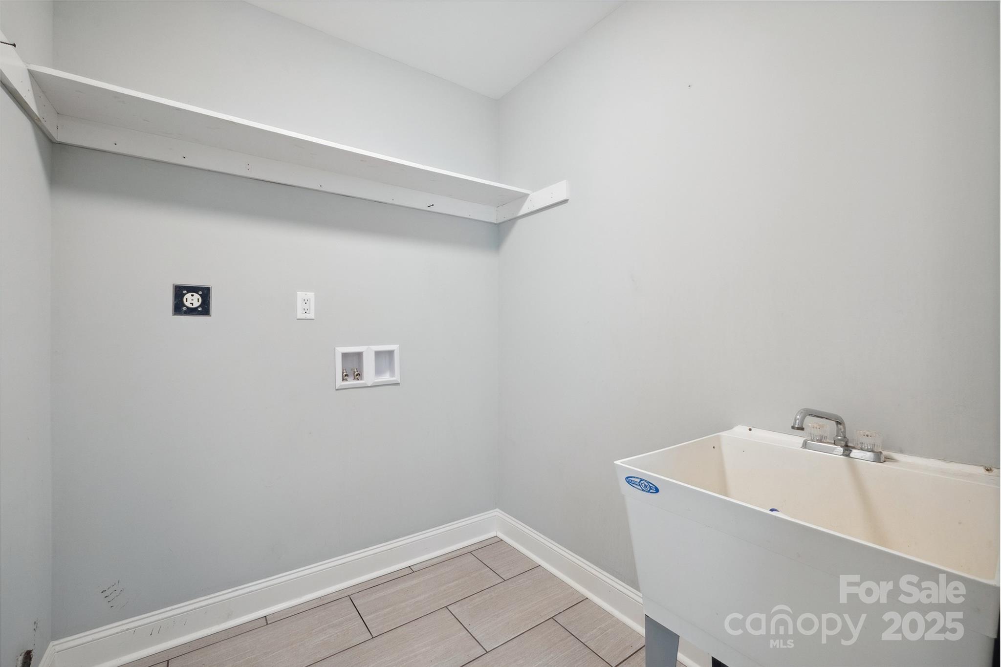 1592 Farmington Hills Drive Property Photo 11