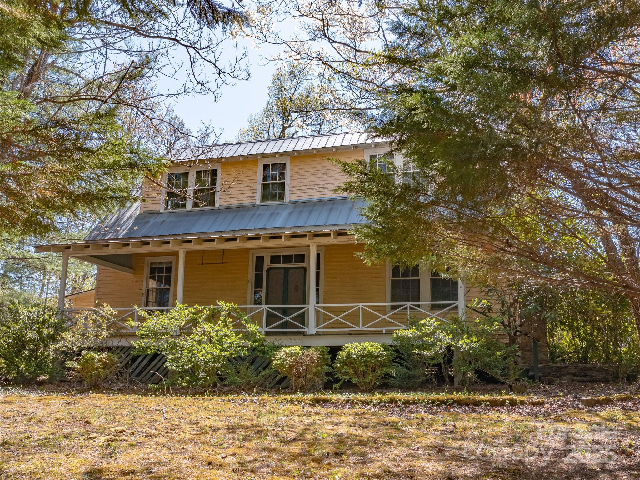 443 Shand Street Property Photo
