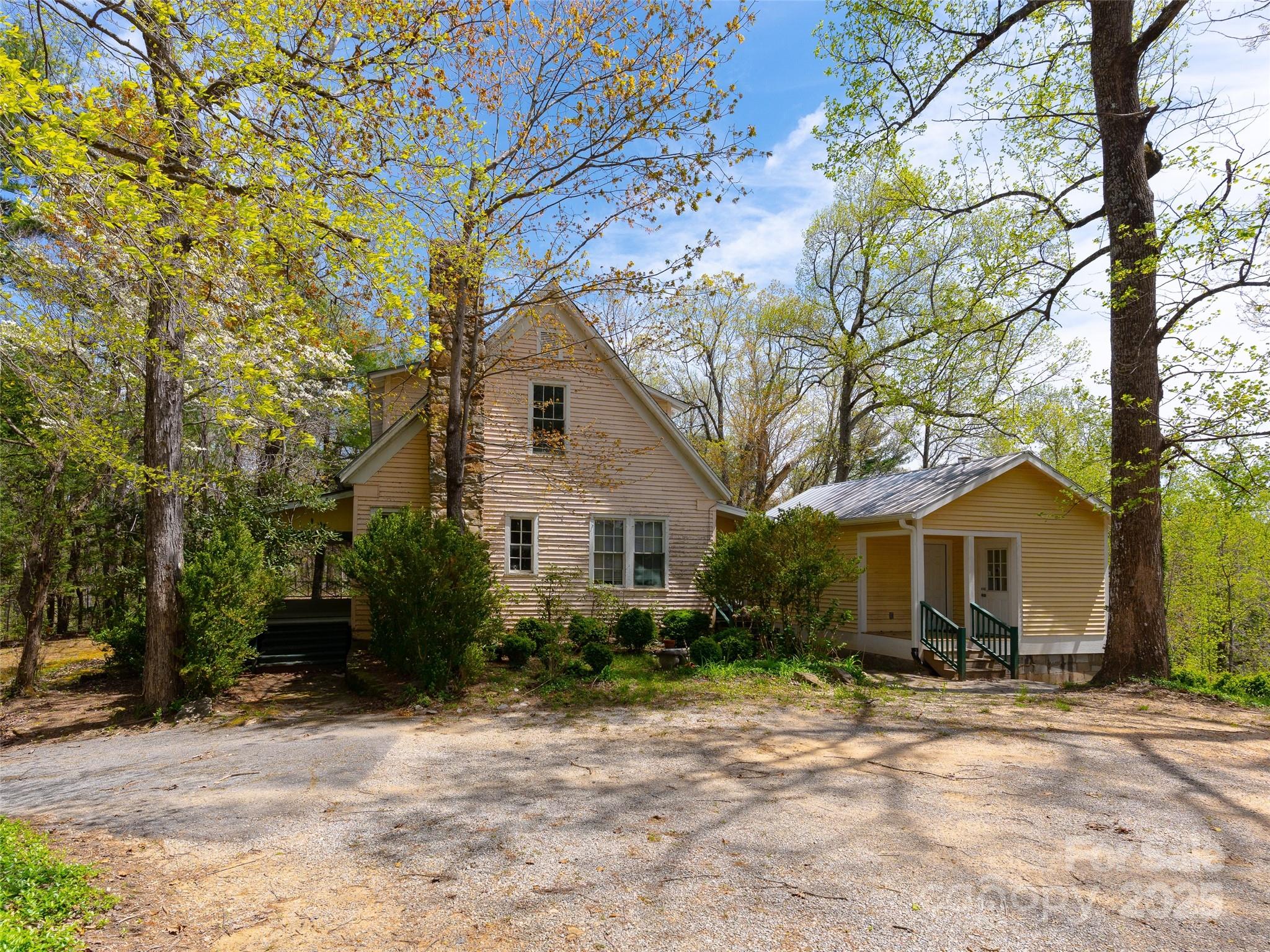 443 Shand Street Property Photo 3