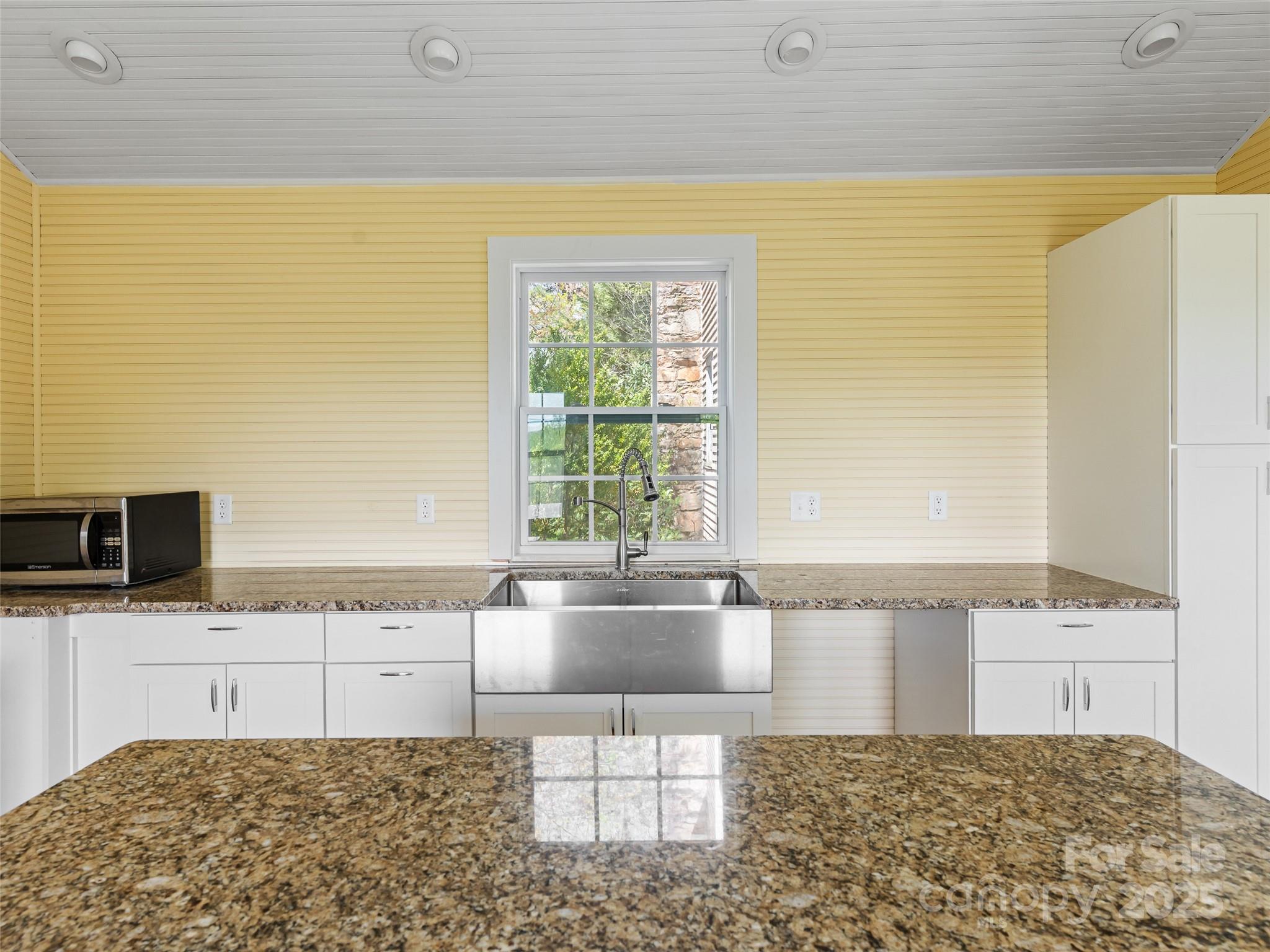 443 Shand Street Property Photo 7