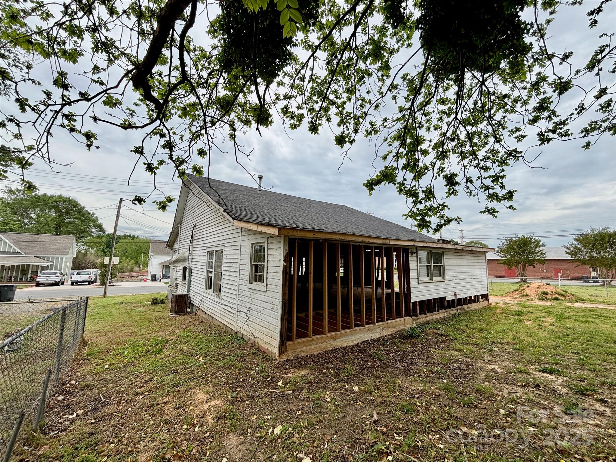 104 E Church Street Property Photo 3