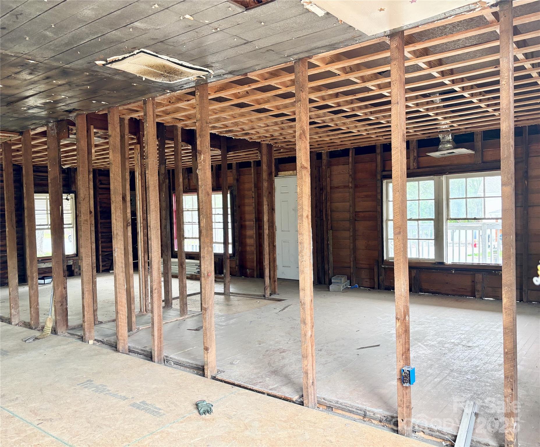 104 E Church Street Property Photo 6