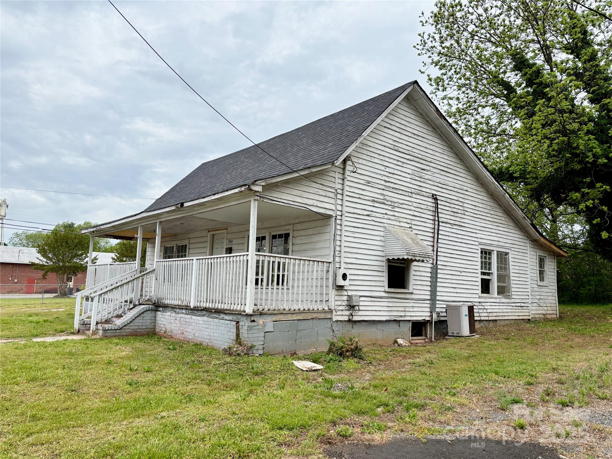 104 E Church Street Property Photo 7