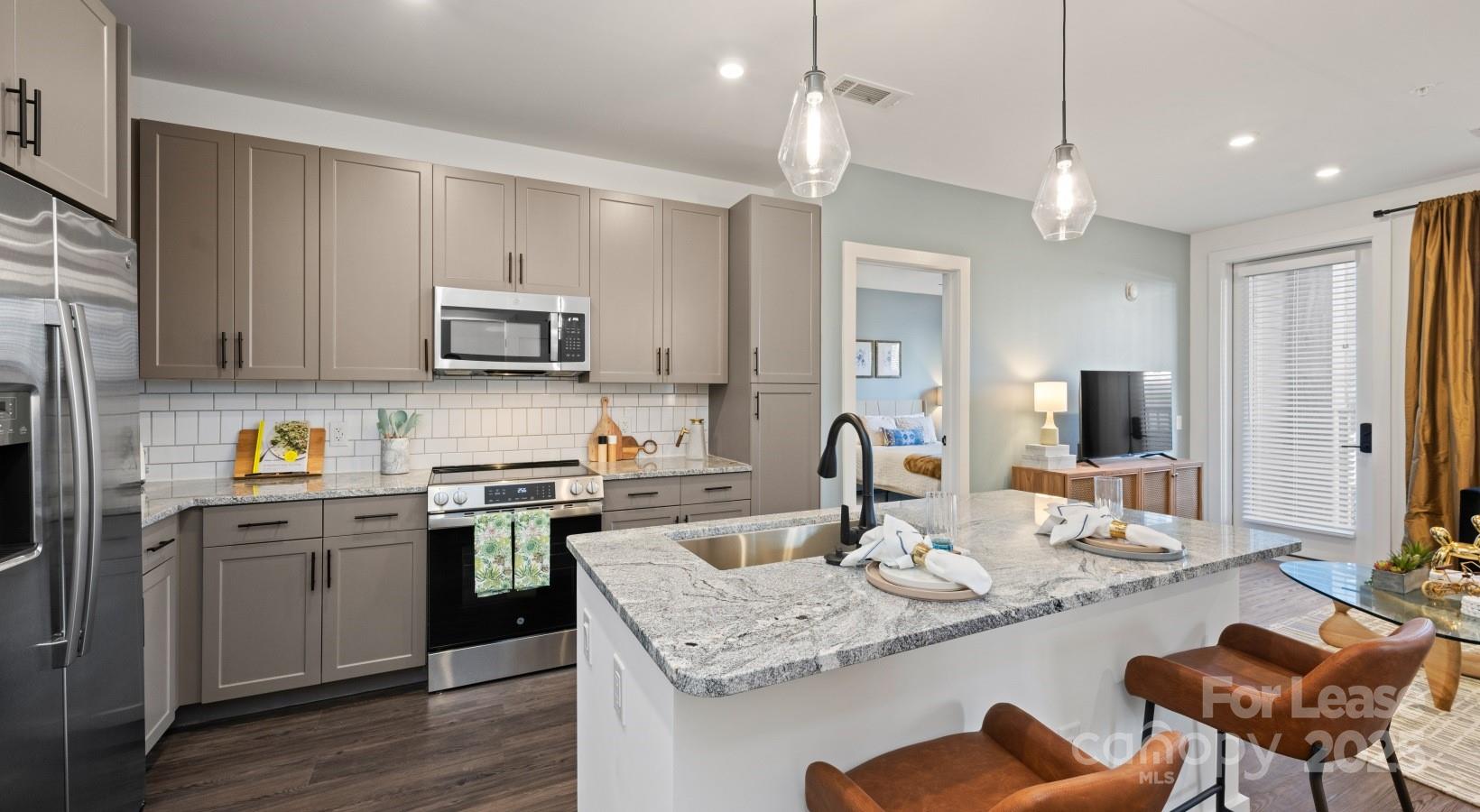 515 Royal Court B1 Property Photo 25