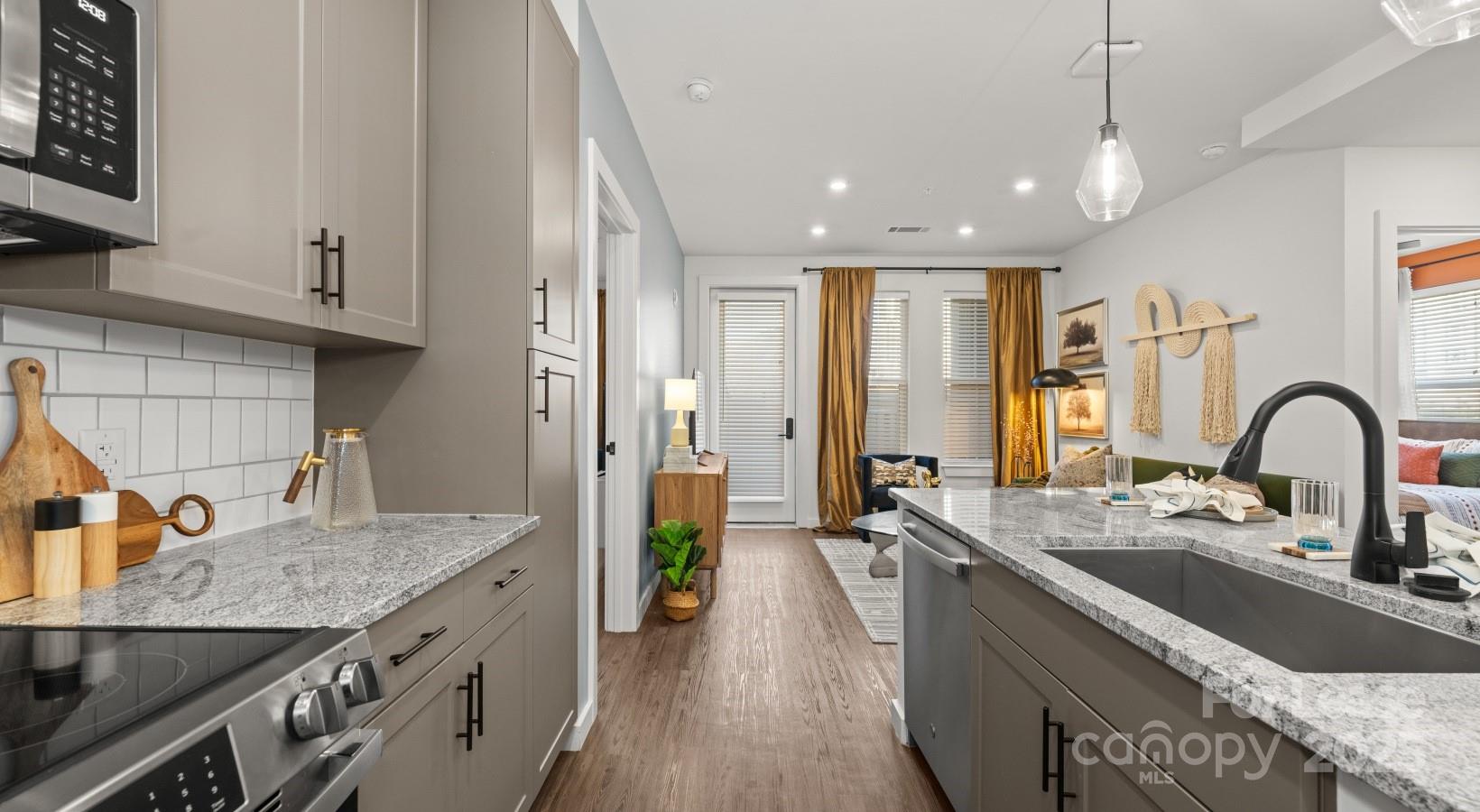 515 Royal Court B1 Property Photo 30