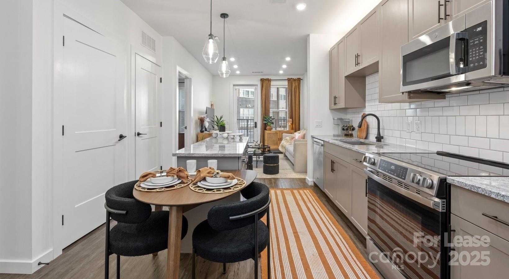 515 Royal Court B1 Property Photo 44