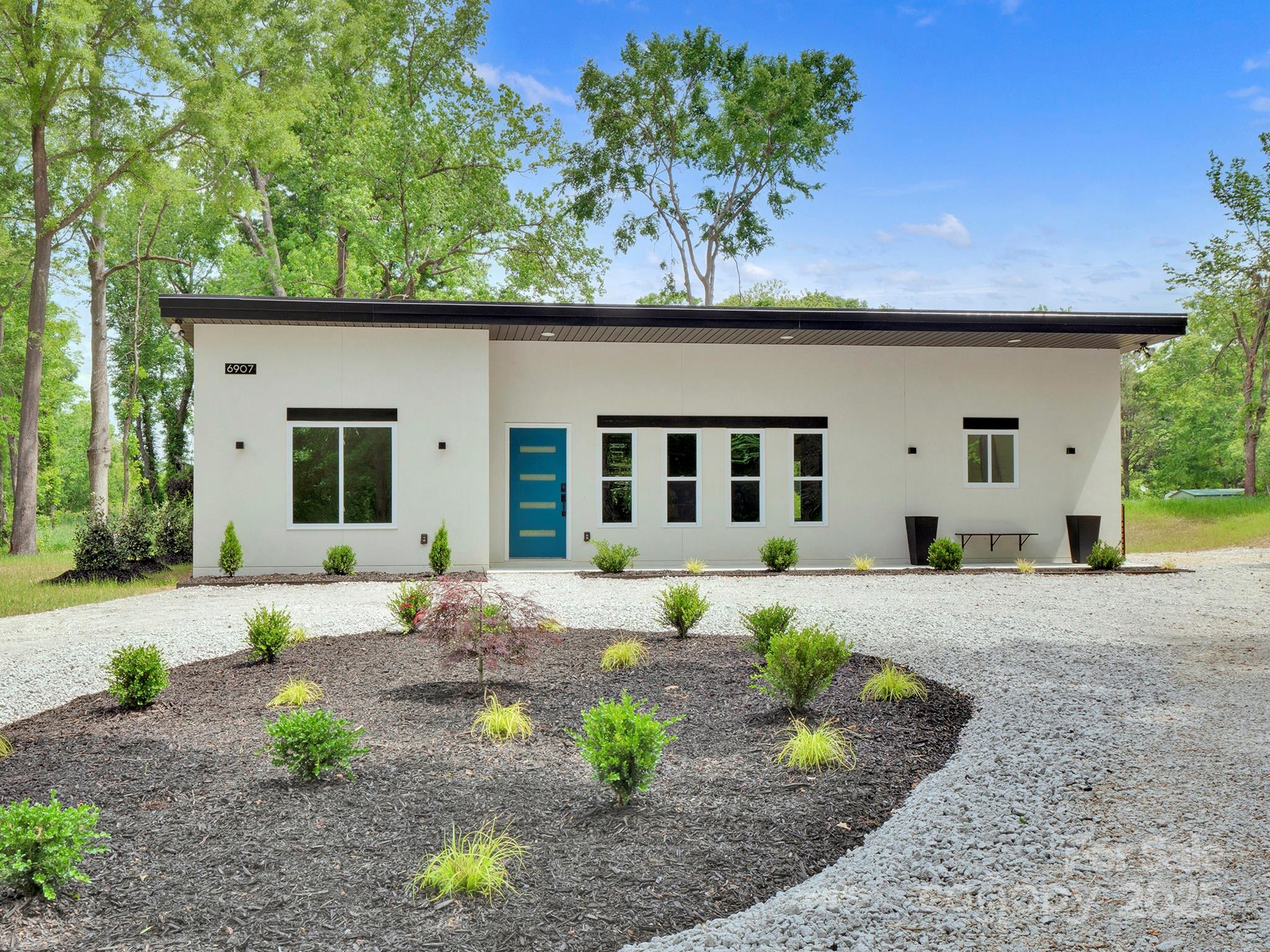 6907 Lancaster Highway Property Photo