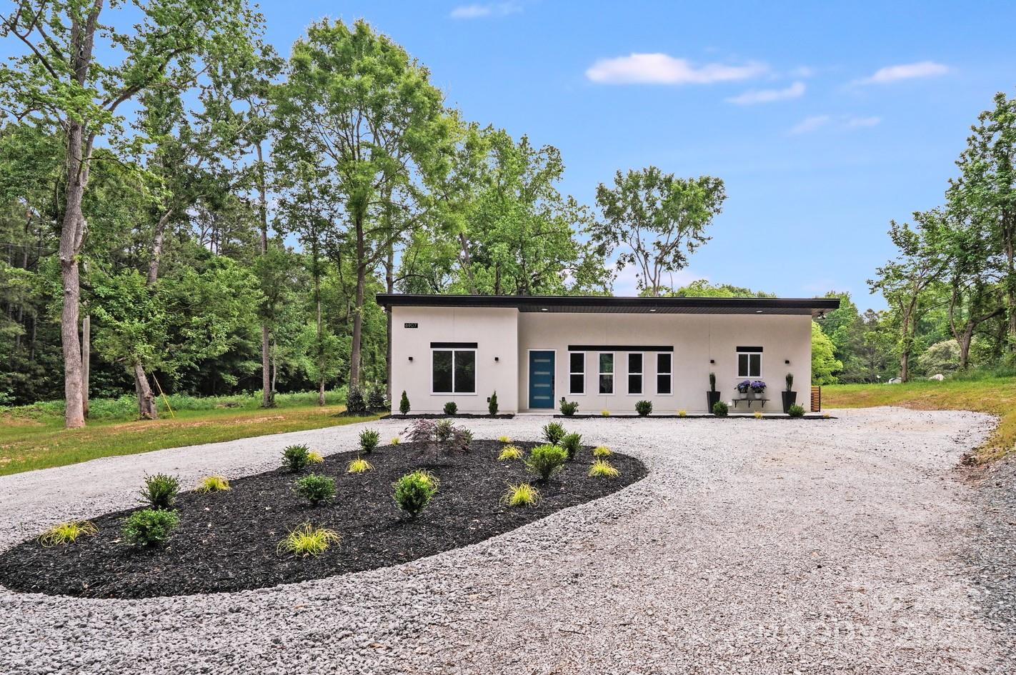 6907 Lancaster Highway