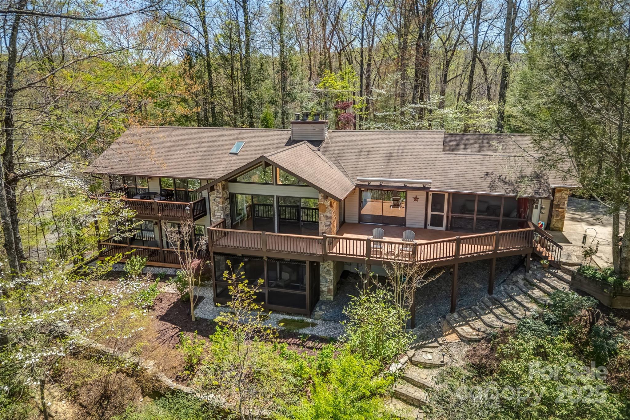 550 Middlemount Road Property Photo