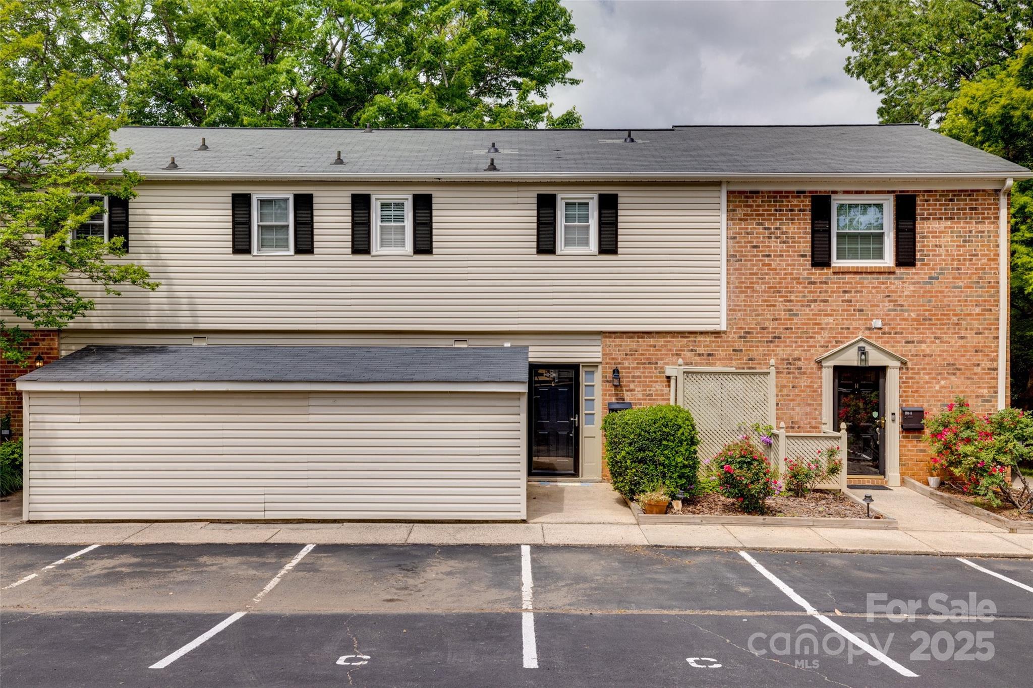 Beverly Woods Real Estate Listings Main Image