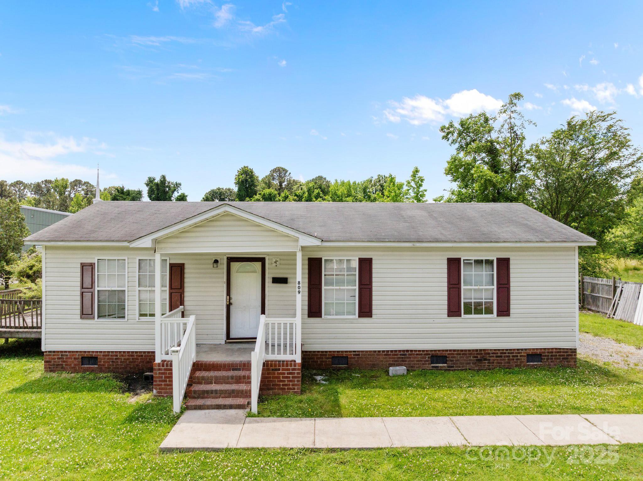 809 1st Street Property Photo 1