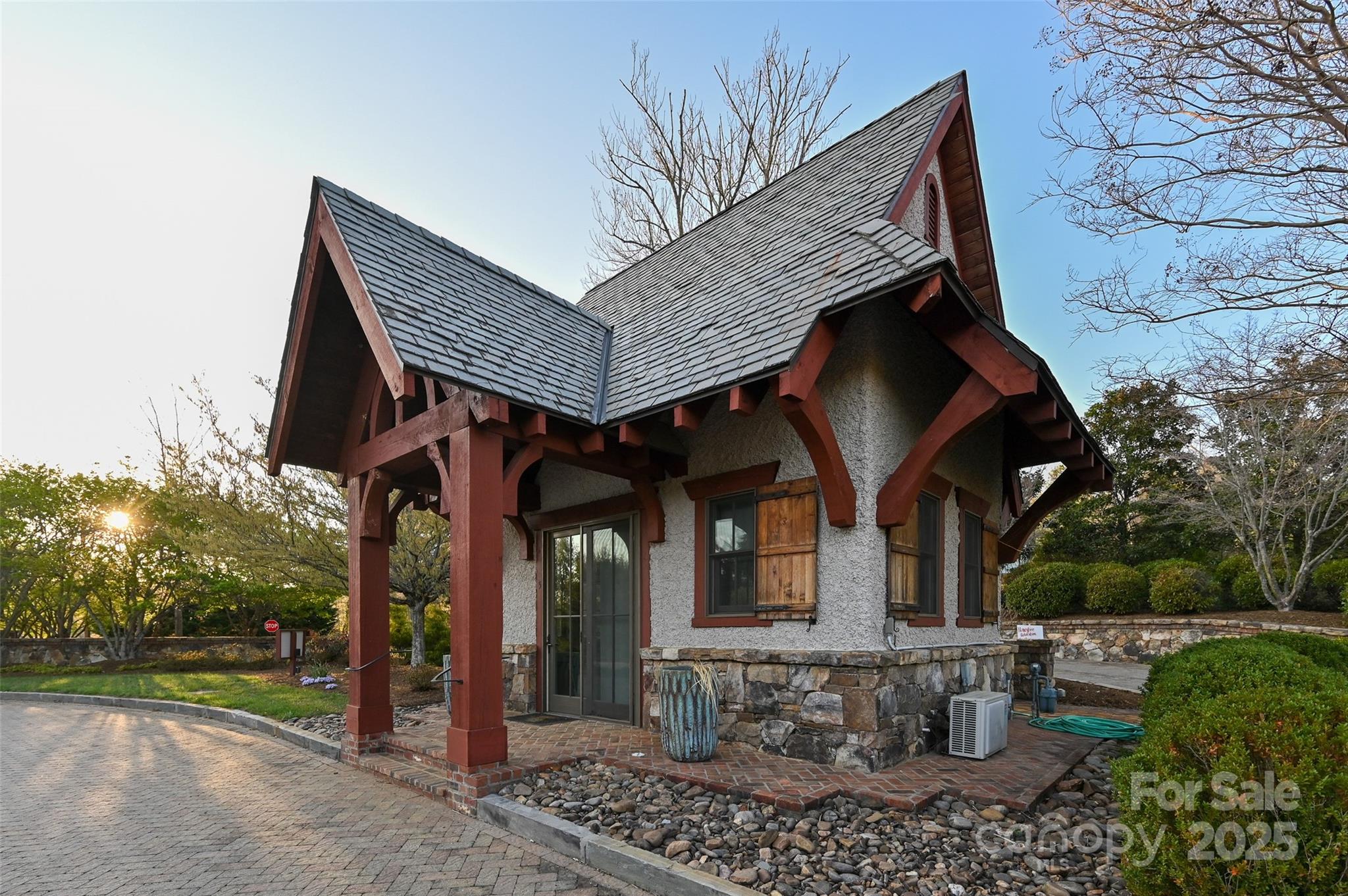 64 French Willow Drive Property Photo 3