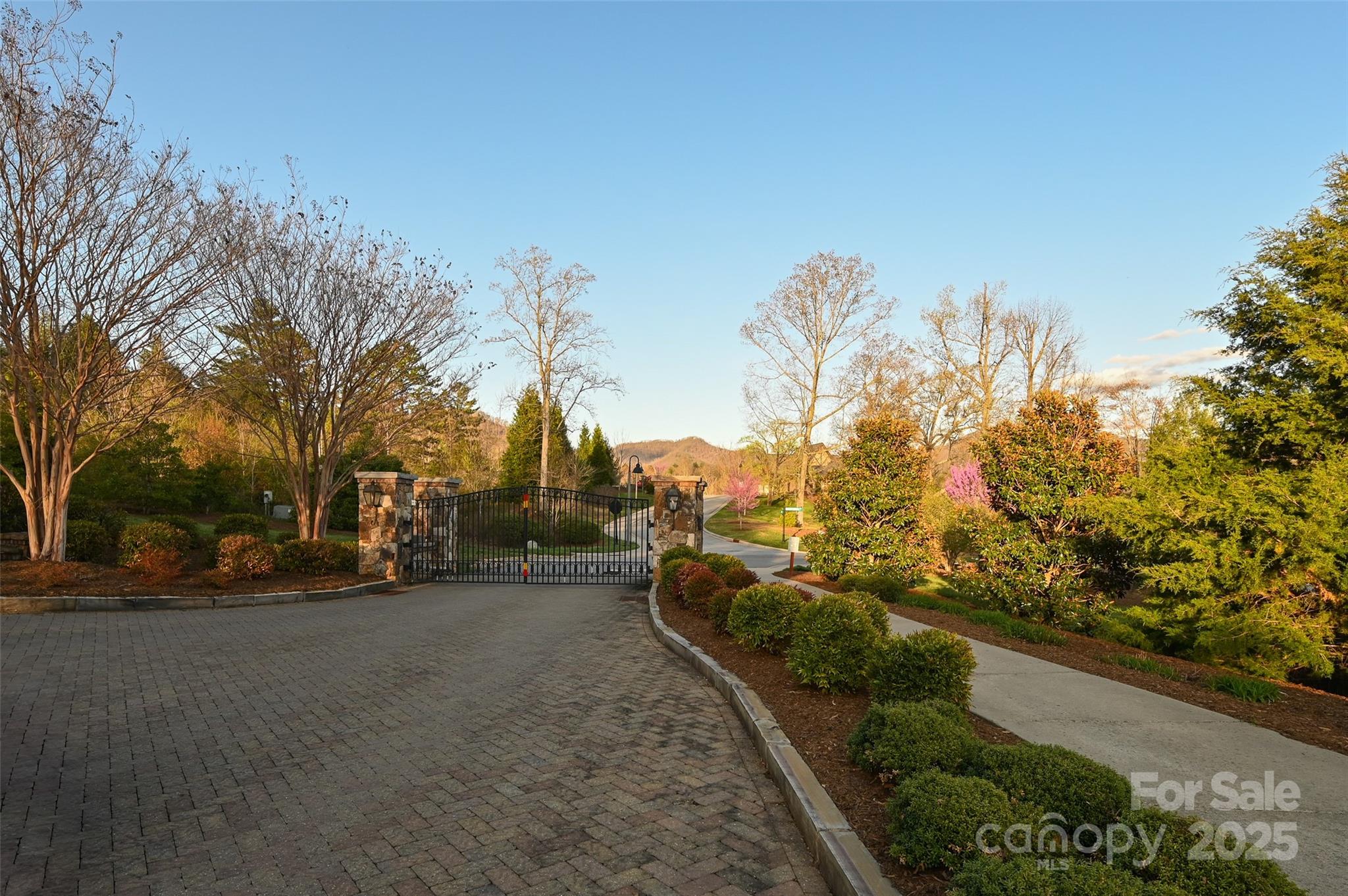64 French Willow Drive Property Photo 4