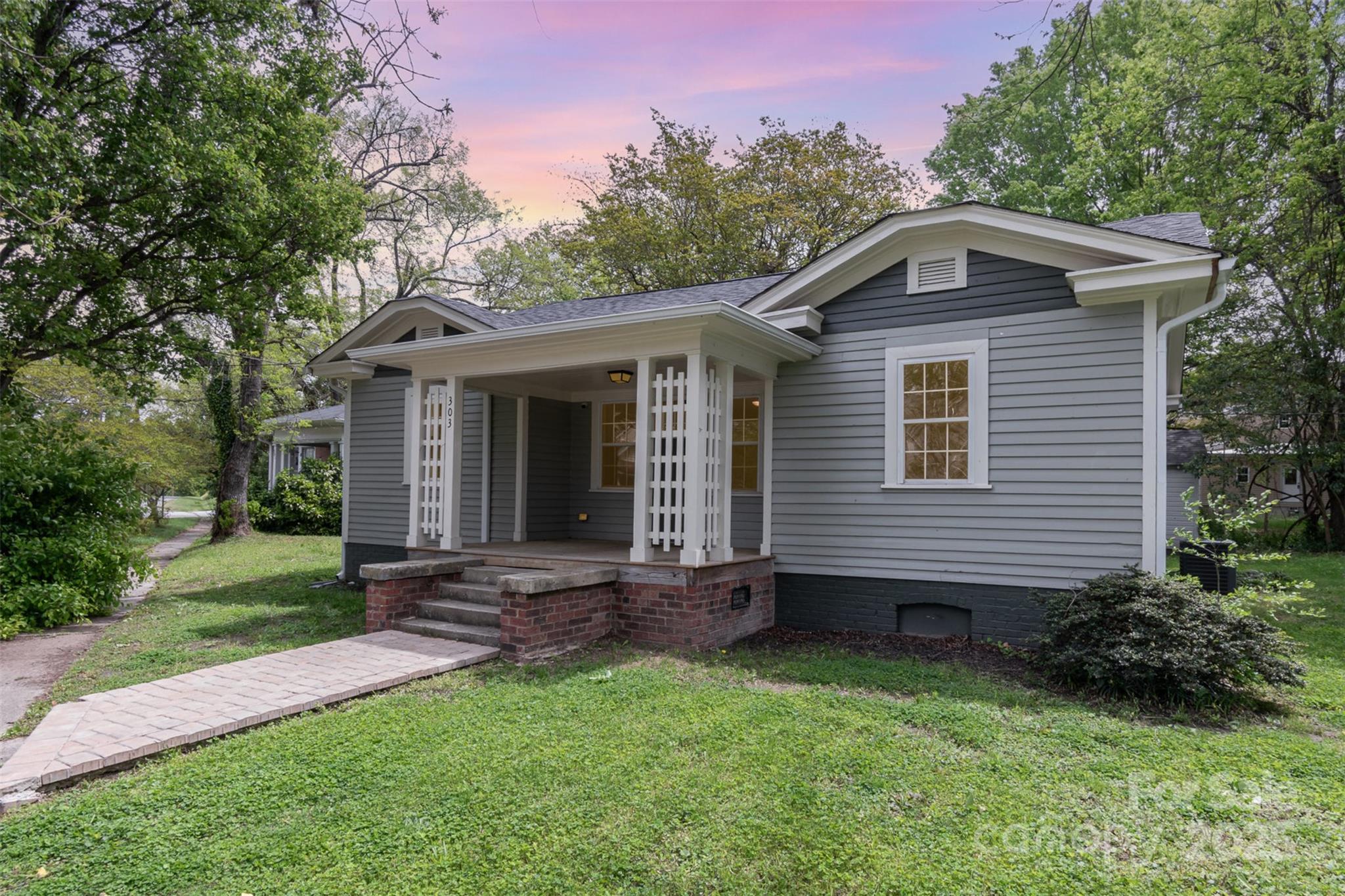 303 S Iredell Avenue Property Photo