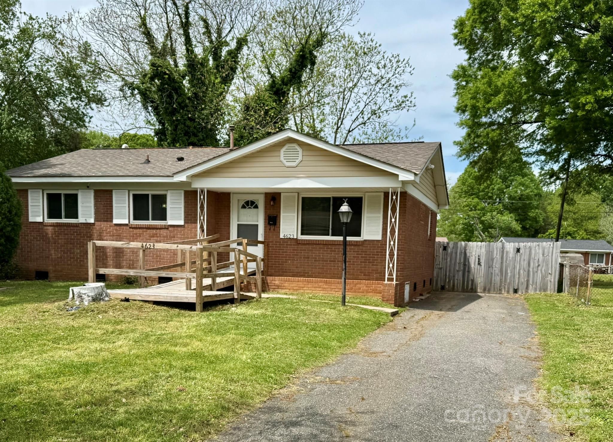 4623 Monmouth Drive Property Photo 2