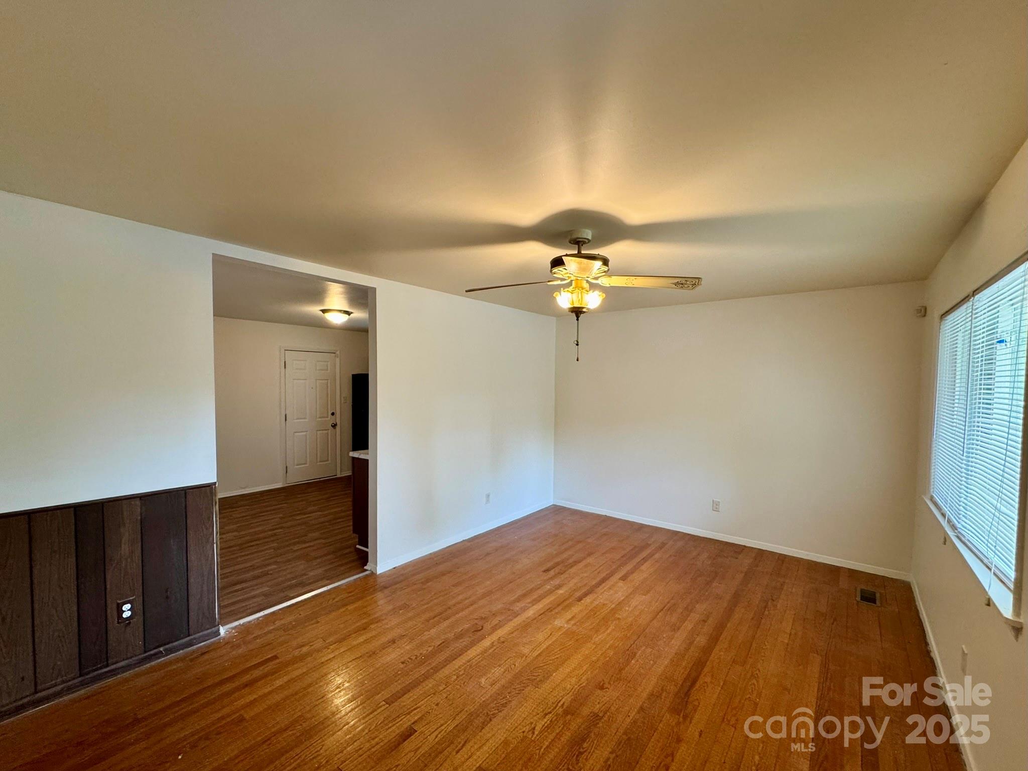 4623 Monmouth Drive Property Photo 3