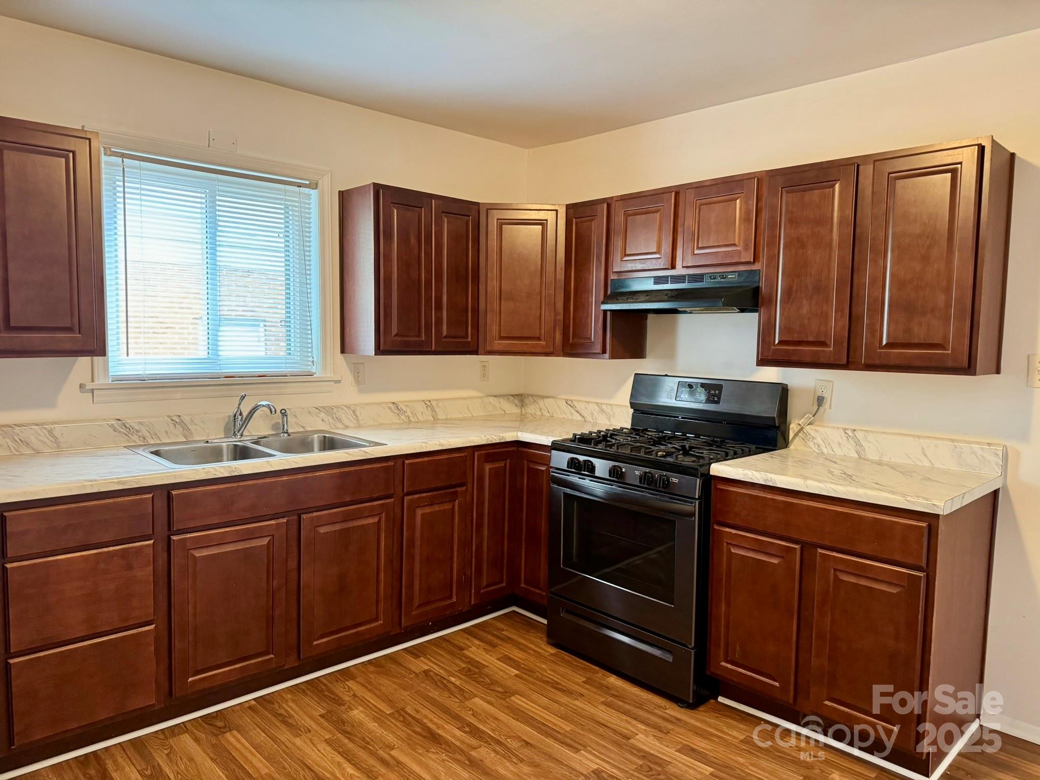 4623 Monmouth Drive Property Photo 7