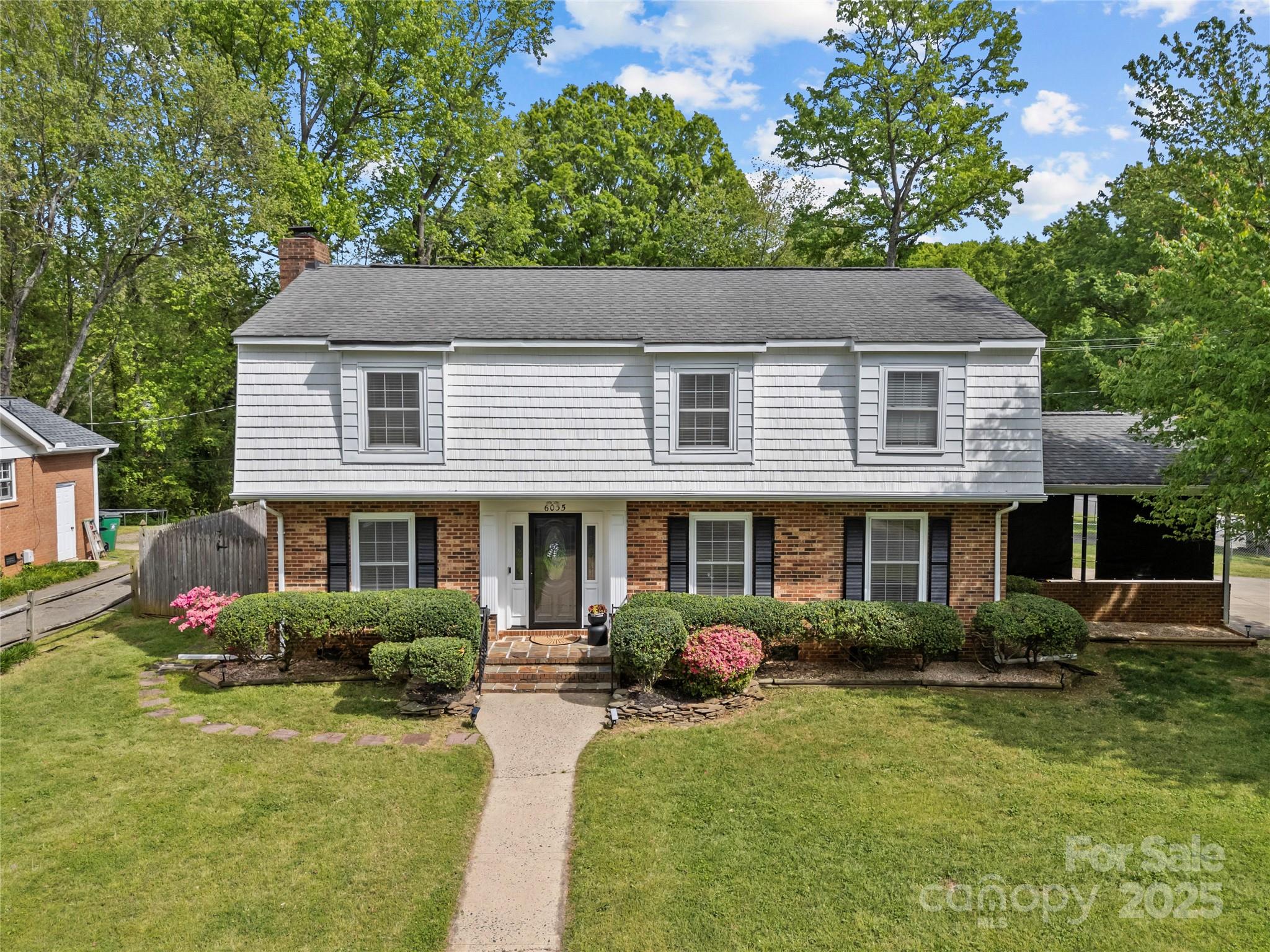 6035 Idlebrook Drive Property Photo 3
