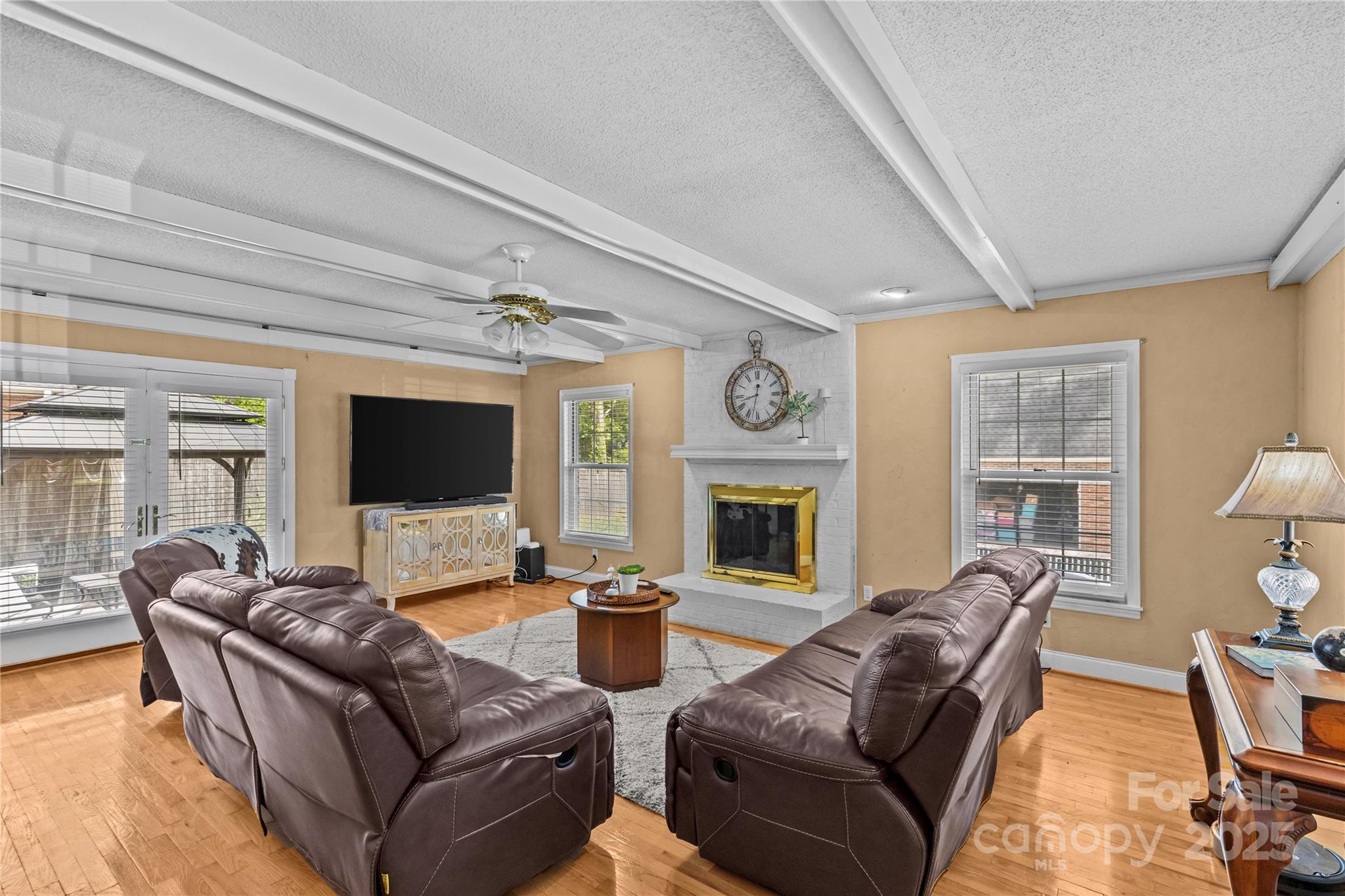 6035 Idlebrook Drive Property Photo 6