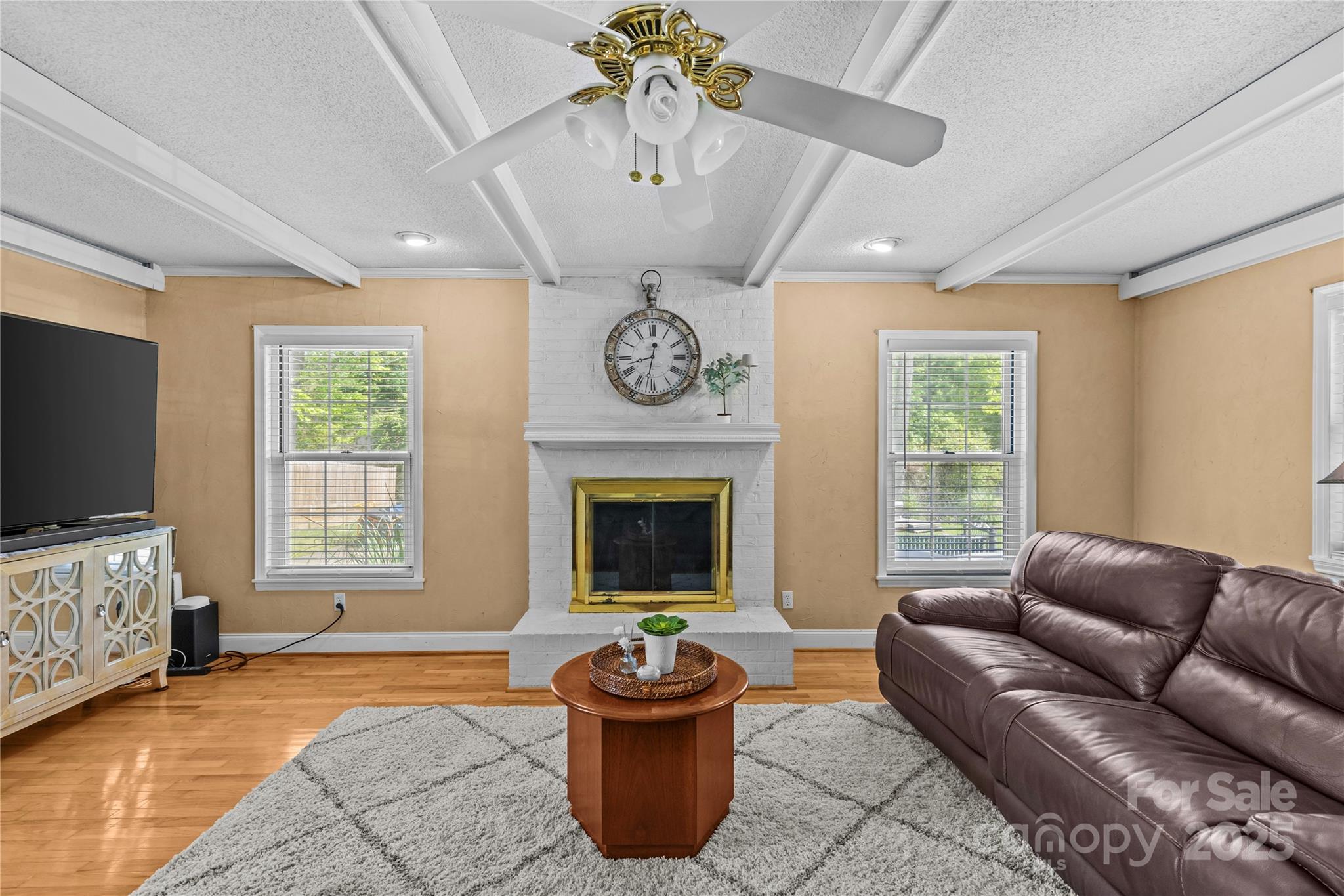 6035 Idlebrook Drive Property Photo 7