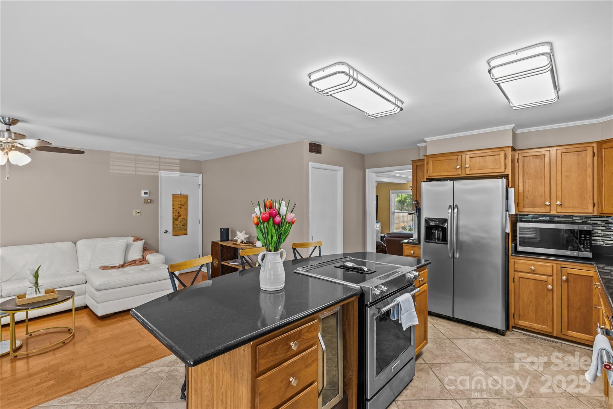 6035 Idlebrook Drive Property Photo 11