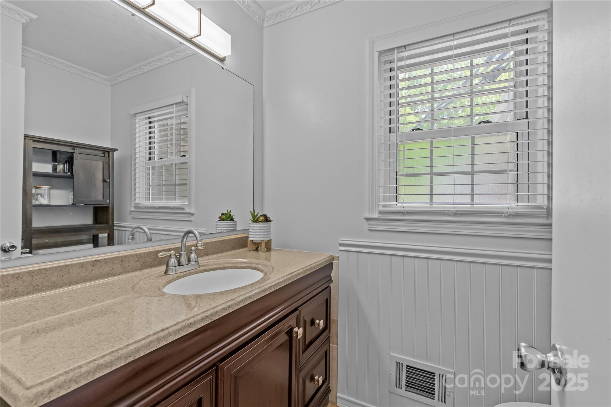 6035 Idlebrook Drive Property Photo 28