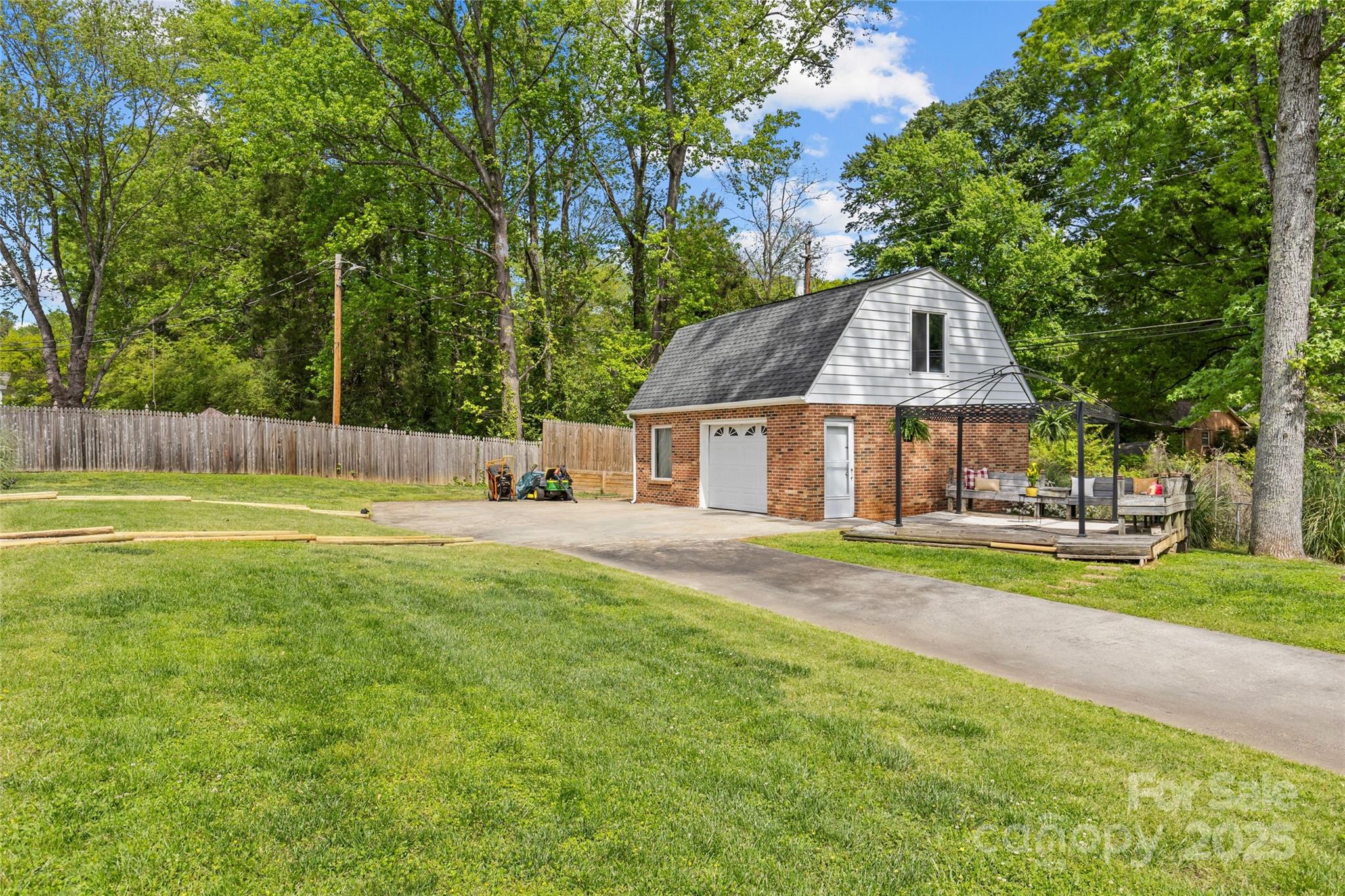 6035 Idlebrook Drive Property Photo 37