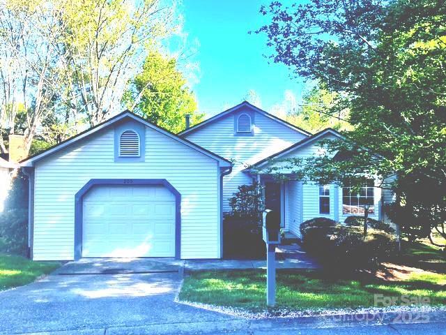 209 Hampton Court Property Photo